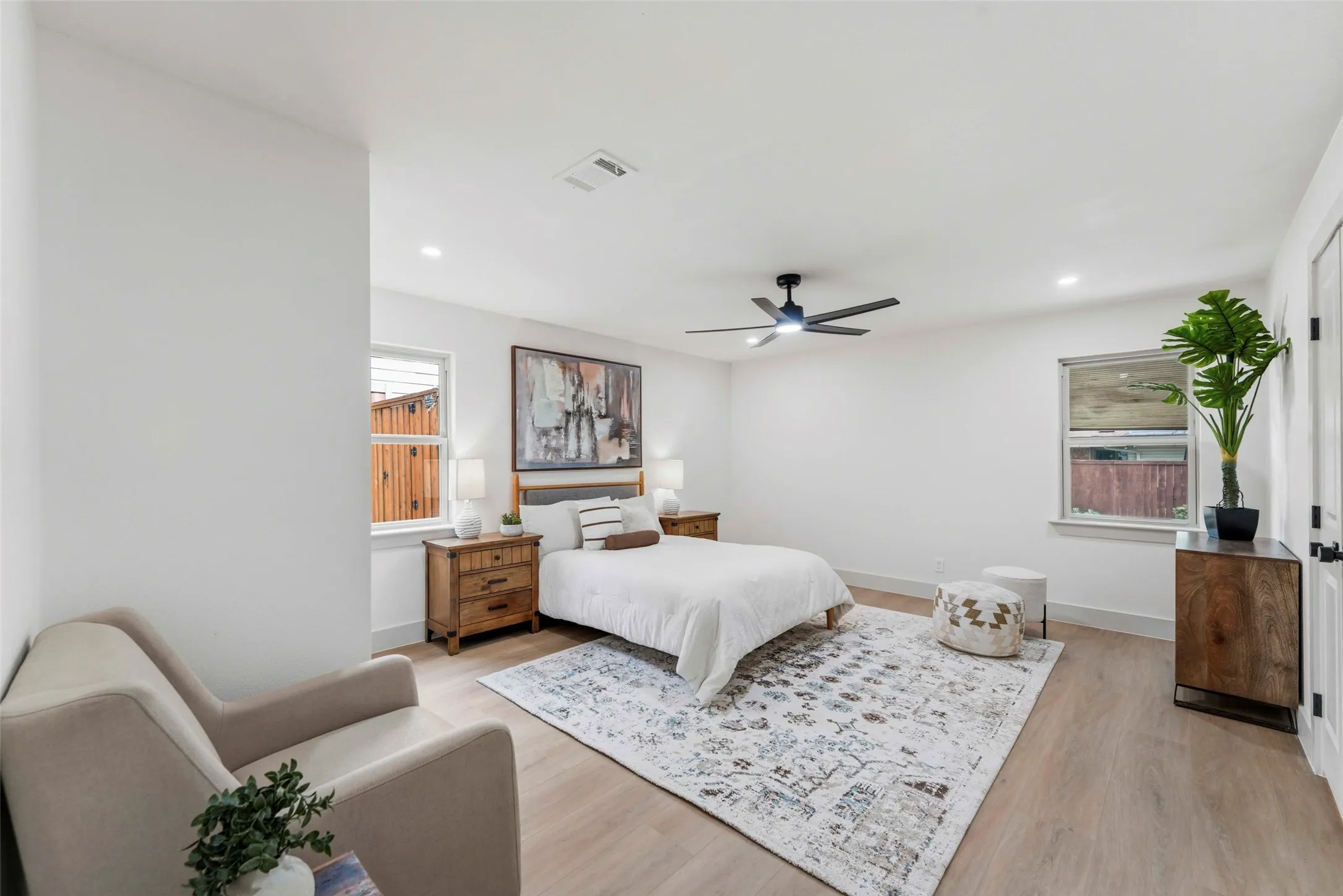Single Family Residence For Sale in Dallas County , 925 Fernwood Drive, Richardson, Texas 75080, 3 Bedroom, 3 Bathroom, 2 Garage spaces, 1,730 Sqft, built in 1960, mls#21333300, Real Estate Agent in Richardson, Homes For Sale in Dallas county, Homes For Sale in Richardson, Realtor in Richardson Texas, Real Estate Brokerage Independent Realty Texas, Luminita Cordes Realtor