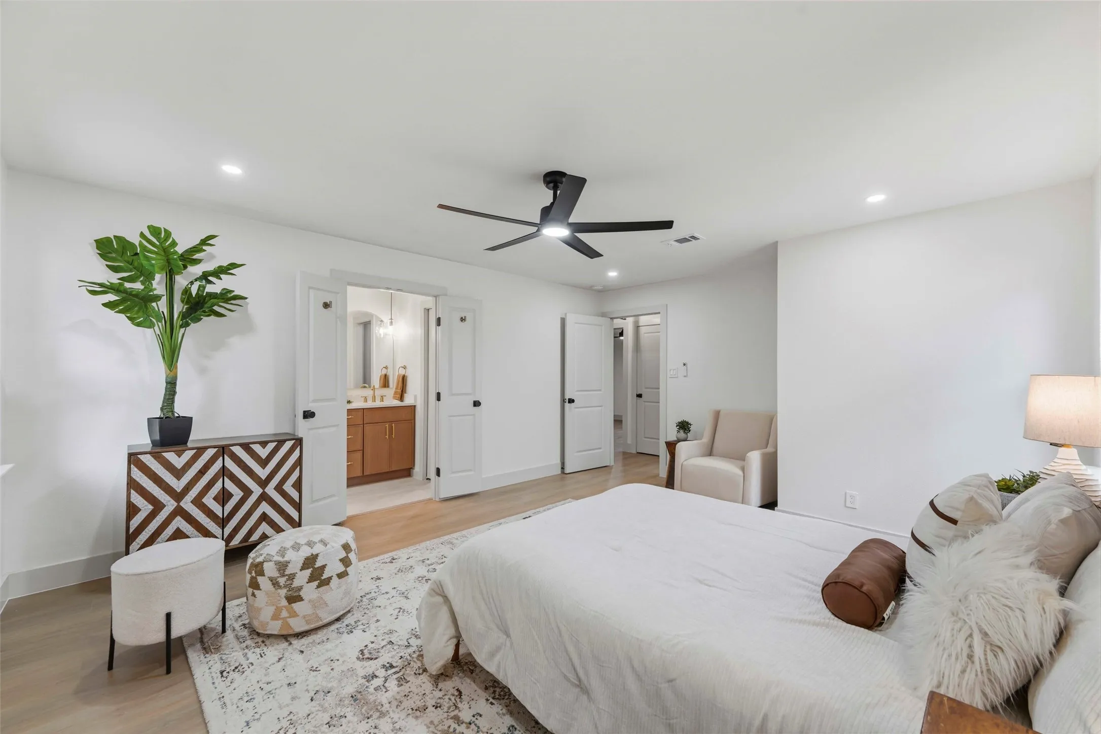 Single Family Residence For Sale in Dallas County , 925 Fernwood Drive, Richardson, Texas 75080, 3 Bedroom, 3 Bathroom, 2 Garage spaces, 1,730 Sqft, built in 1960, mls#21333300, Real Estate Agent in Richardson, Homes For Sale in Dallas county, Homes For Sale in Richardson, Realtor in Richardson Texas, Real Estate Brokerage Independent Realty Texas, Luminita Cordes Realtor