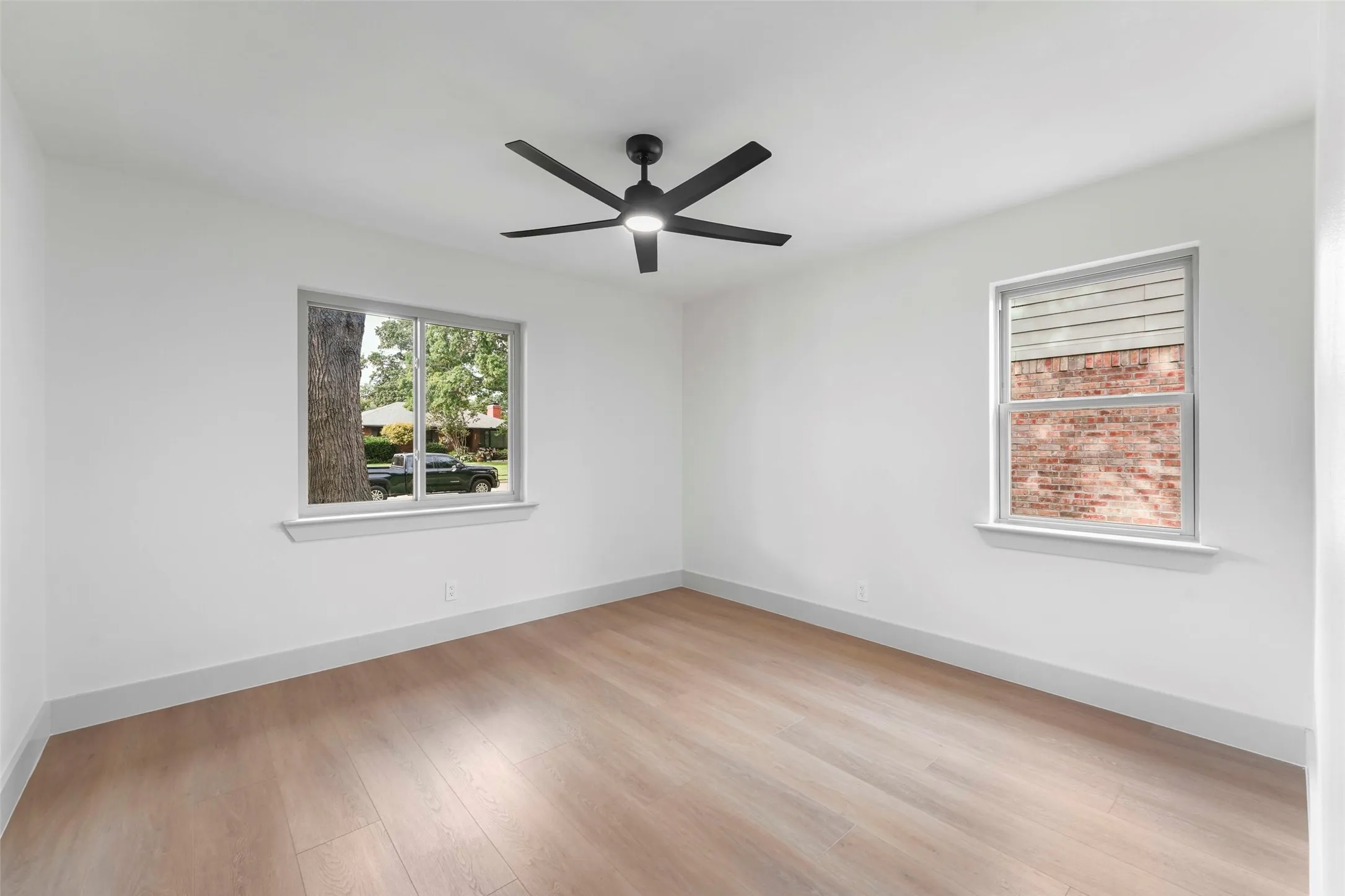 Single Family Residence For Sale in Dallas County , 925 Fernwood Drive, Richardson, Texas 75080, 3 Bedroom, 3 Bathroom, 2 Garage spaces, 1,730 Sqft, built in 1960, mls#21333300, Real Estate Agent in Richardson, Homes For Sale in Dallas county, Homes For Sale in Richardson, Realtor in Richardson Texas, Real Estate Brokerage Independent Realty Texas, Luminita Cordes Realtor