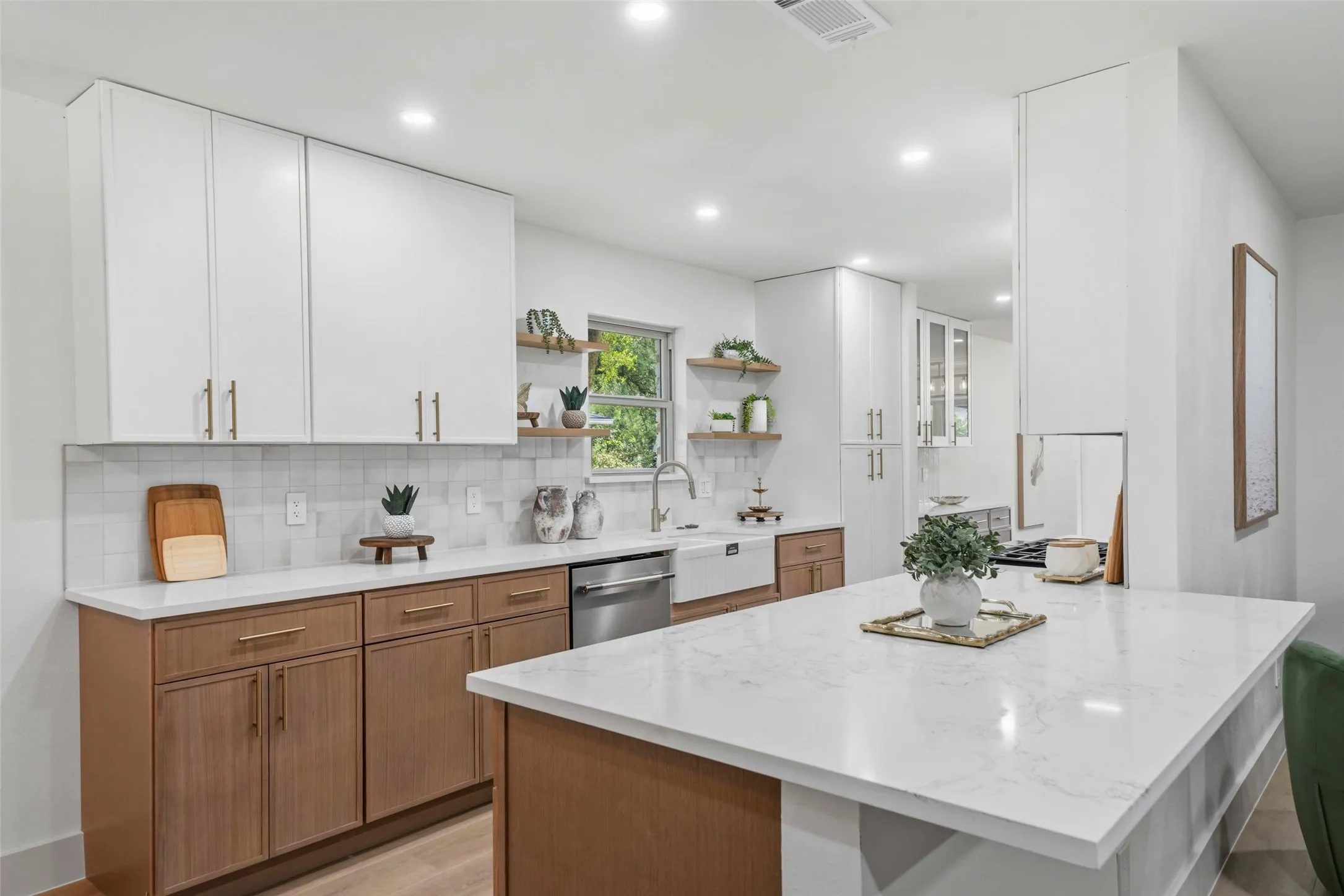 Single Family Residence For Sale in Dallas County , 925 Fernwood Drive, Richardson, Texas 75080, 3 Bedroom, 3 Bathroom, 2 Garage spaces, 1,730 Sqft, built in 1960, mls#21333300, Real Estate Agent in Richardson, Homes For Sale in Dallas county, Homes For Sale in Richardson, Realtor in Richardson Texas, Real Estate Brokerage Independent Realty Texas, Luminita Cordes Realtor