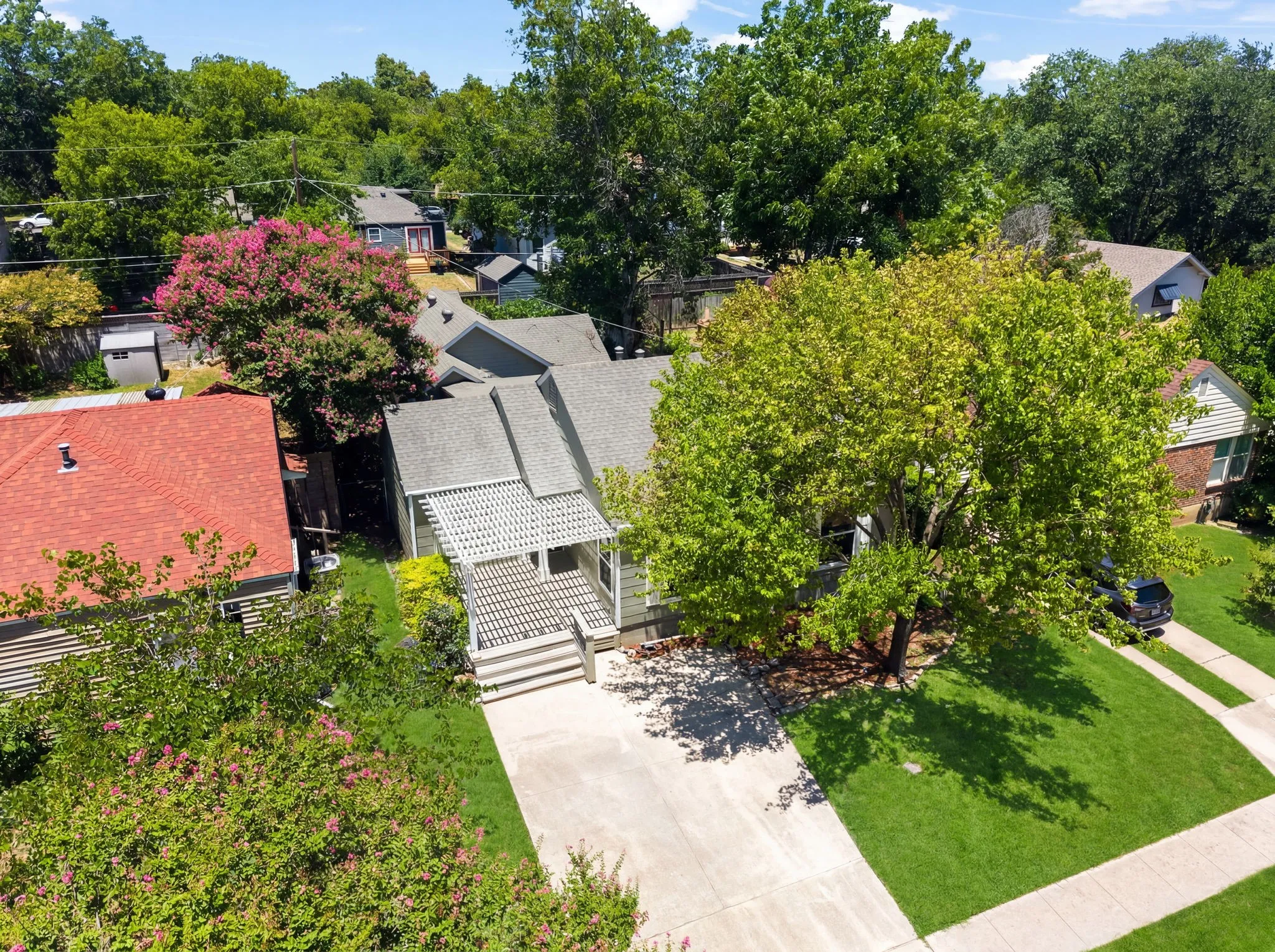 Single Family Residence For Sale in Tarrant County , 4220 Donnelly Avenue, Fort Worth, Texas 76107, 4 Bedroom, 3 Bathroom, Garage spaces, 2,050 Sqft, built in 1943, mls#21333410, Real Estate Agent in Fort Worth, Homes For Sale in Tarrant county, Homes For Sale in Fort Worth, Realtor in Fort Worth Texas, Real Estate Brokerage Independent Realty Texas, Luminita Cordes Realtor