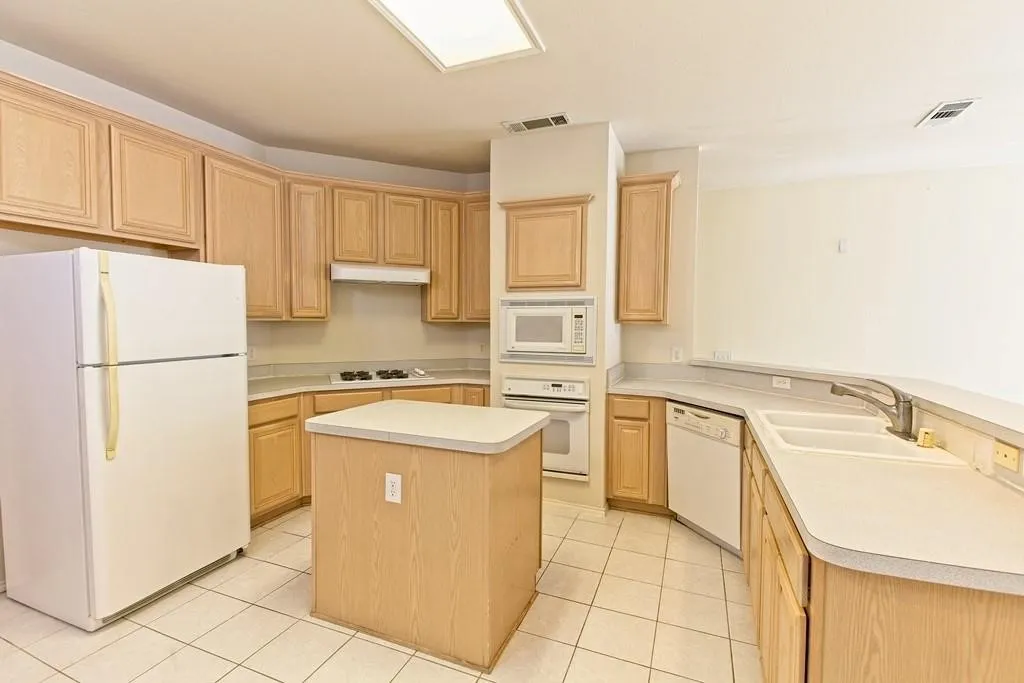 Single Family Residence For Rent in Collin County , 8713 Somerville Way, Plano, Texas 75025, 4 Bedroom, 3 Bathroom, 2 Garage spaces, 2,796 Sqft, built in 1999, mls#21333422, Real Estate Agent in Plano, Homes For Rent in Collin county, Homes For Rent in Plano, Realtor in Plano Texas, Real Estate Brokerage Independent Realty Texas, Luminita Cordes Realtor