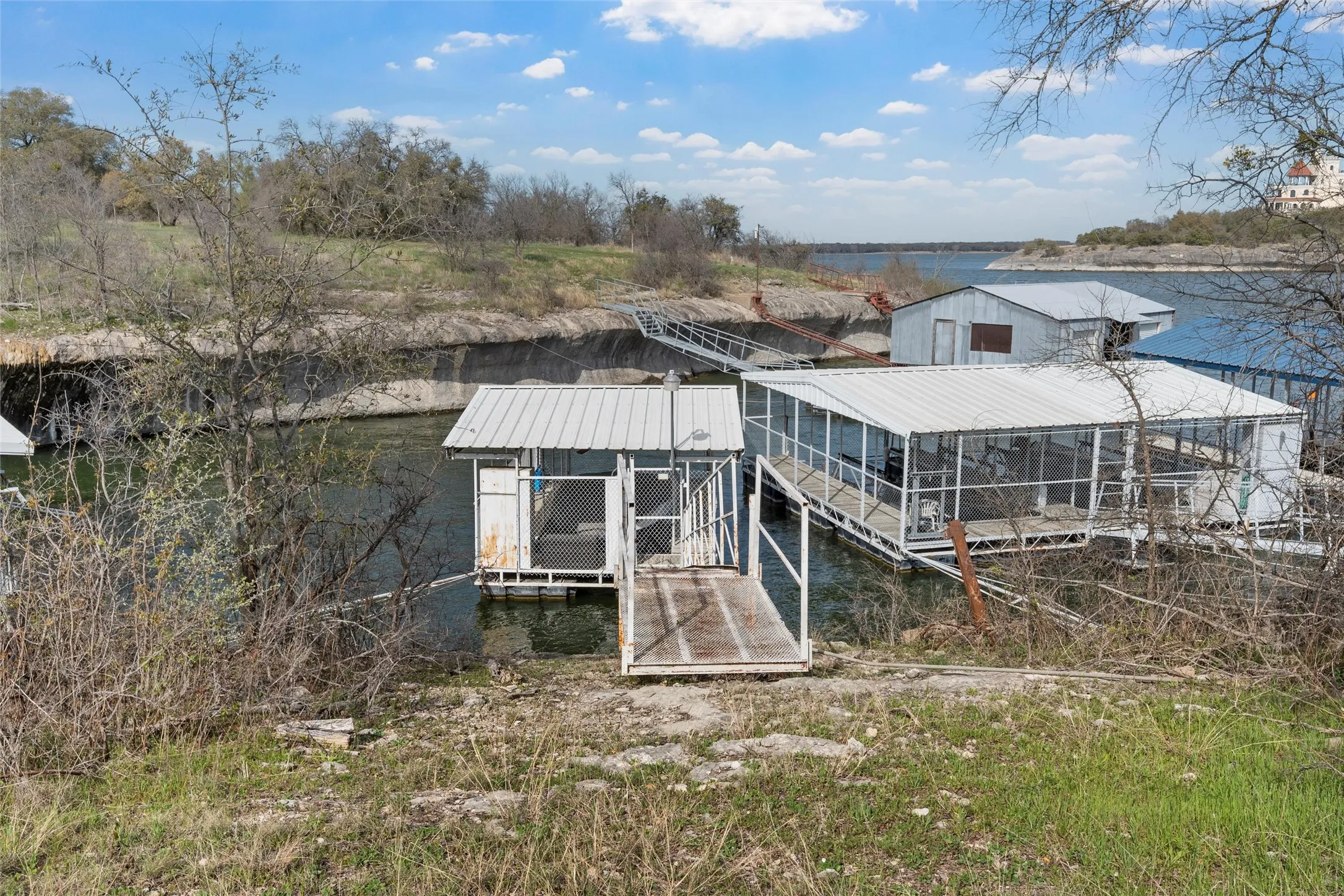 Single Family Residence For Sale in Bosque County , 187 County Road 1766, Clifton, Texas 76634, 3 Bedroom, 2 Bathroom, Garage spaces, 1,782 Sqft, built in 1970, mls#21329245, Real Estate Agent in Clifton, Homes For Sale in Bosque county, Homes For Sale in Clifton, Realtor in Clifton Texas, Real Estate Brokerage Independent Realty Texas, Luminita Cordes Realtor