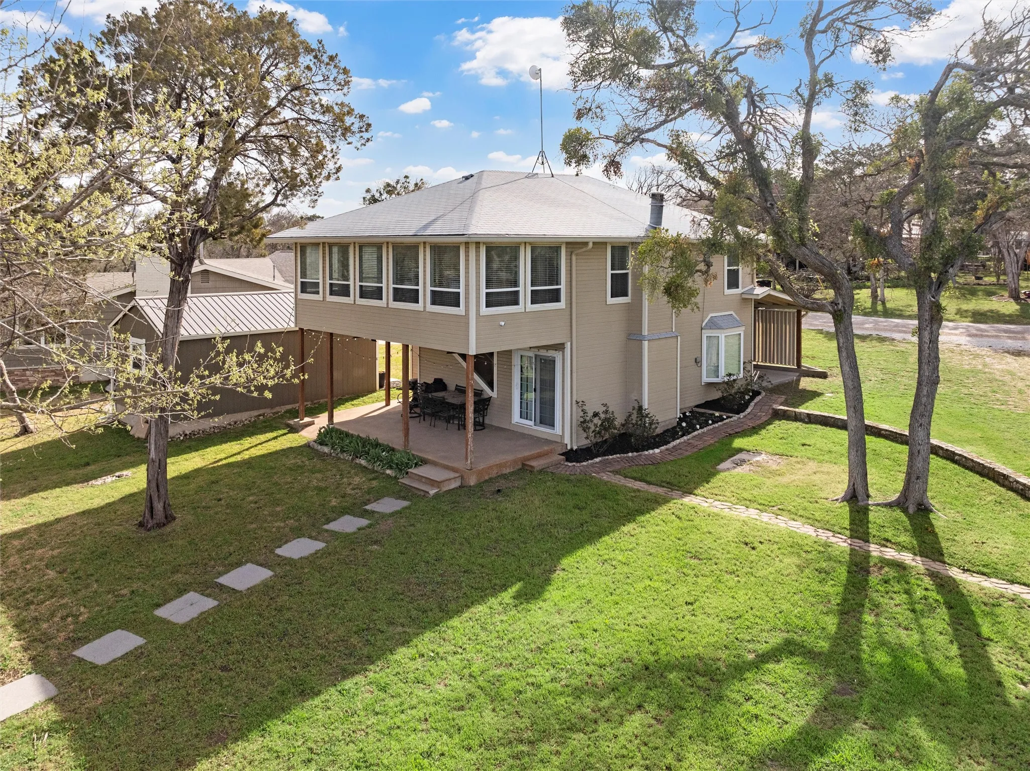 Single Family Residence For Sale in Bosque County , 187 County Road 1766, Clifton, Texas 76634, 3 Bedroom, 2 Bathroom, Garage spaces, 1,782 Sqft, built in 1970, mls#21329245, Real Estate Agent in Clifton, Homes For Sale in Bosque county, Homes For Sale in Clifton, Realtor in Clifton Texas, Real Estate Brokerage Independent Realty Texas, Luminita Cordes Realtor