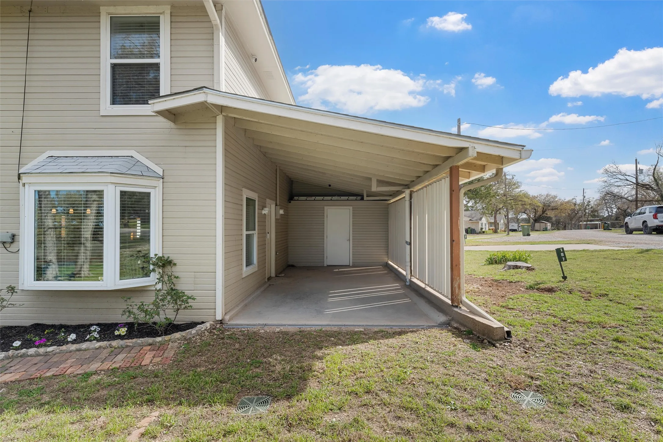Single Family Residence For Sale in Bosque County , 187 County Road 1766, Clifton, Texas 76634, 3 Bedroom, 2 Bathroom, Garage spaces, 1,782 Sqft, built in 1970, mls#21329245, Real Estate Agent in Clifton, Homes For Sale in Bosque county, Homes For Sale in Clifton, Realtor in Clifton Texas, Real Estate Brokerage Independent Realty Texas, Luminita Cordes Realtor