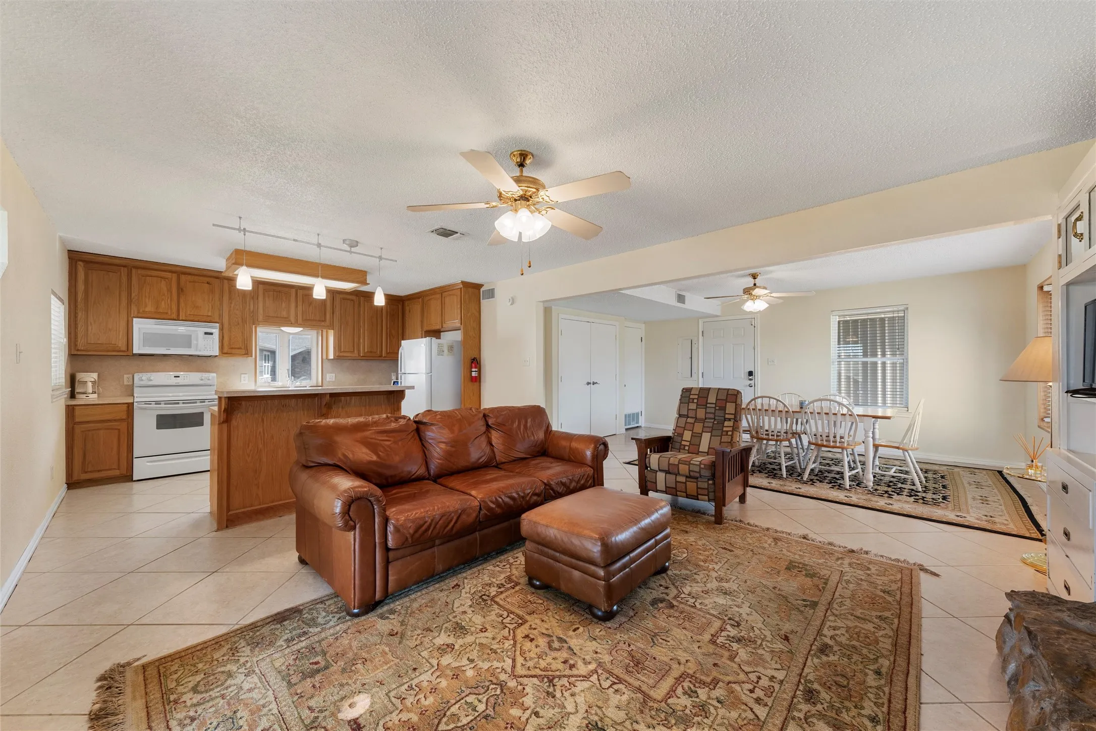 Single Family Residence For Sale in Bosque County , 187 County Road 1766, Clifton, Texas 76634, 3 Bedroom, 2 Bathroom, Garage spaces, 1,782 Sqft, built in 1970, mls#21329245, Real Estate Agent in Clifton, Homes For Sale in Bosque county, Homes For Sale in Clifton, Realtor in Clifton Texas, Real Estate Brokerage Independent Realty Texas, Luminita Cordes Realtor