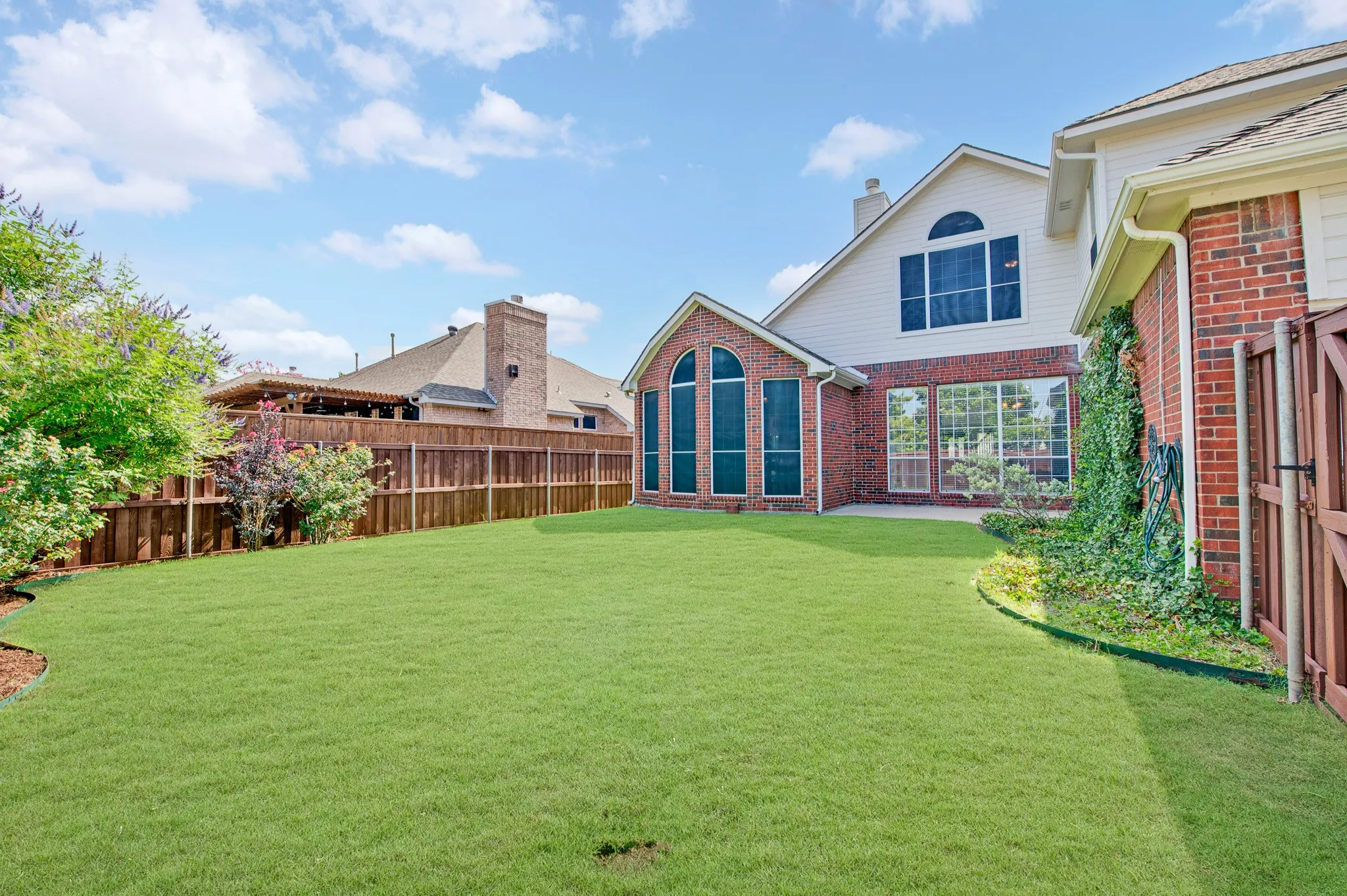 Single Family Residence For Sale in Collin County , 7325 Avalon Drive, Plano, Texas 75025, 5 Bedroom, 3 Bathroom, 2 Garage spaces, 3,149 Sqft, built in 1996, mls#21322234, Real Estate Agent in Plano, Homes For Sale in Collin county, Homes For Sale in Plano, Realtor in Plano Texas, Real Estate Brokerage Independent Realty Texas, Luminita Cordes Realtor