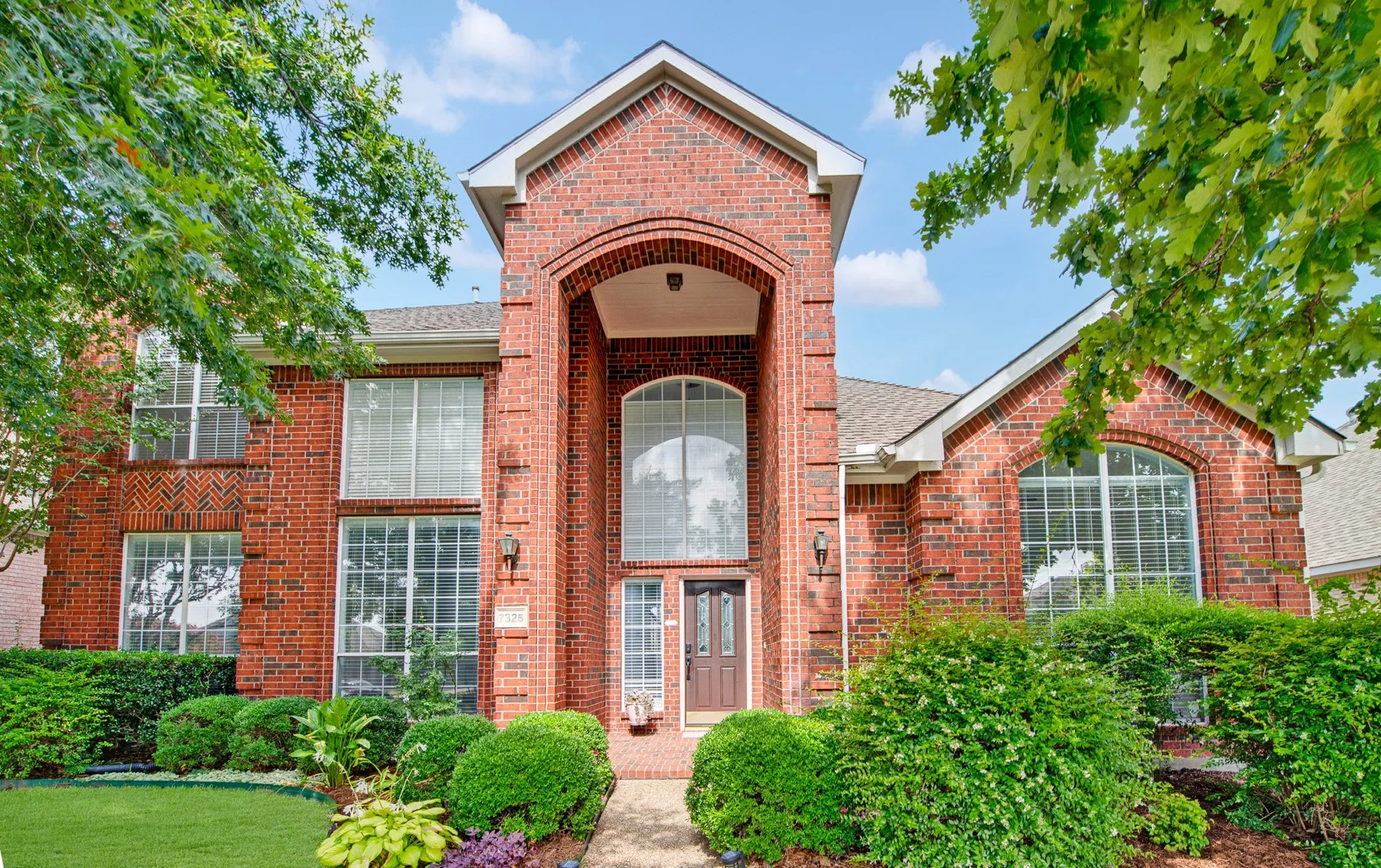 Single Family Residence For Sale in Collin County , 7325 Avalon Drive, Plano, Texas 75025, 5 Bedroom, 3 Bathroom, 2 Garage spaces, 3,149 Sqft, built in 1996, mls#21322234, Real Estate Agent in Plano, Homes For Sale in Collin county, Homes For Sale in Plano, Realtor in Plano Texas, Real Estate Brokerage Independent Realty Texas, Luminita Cordes Realtor