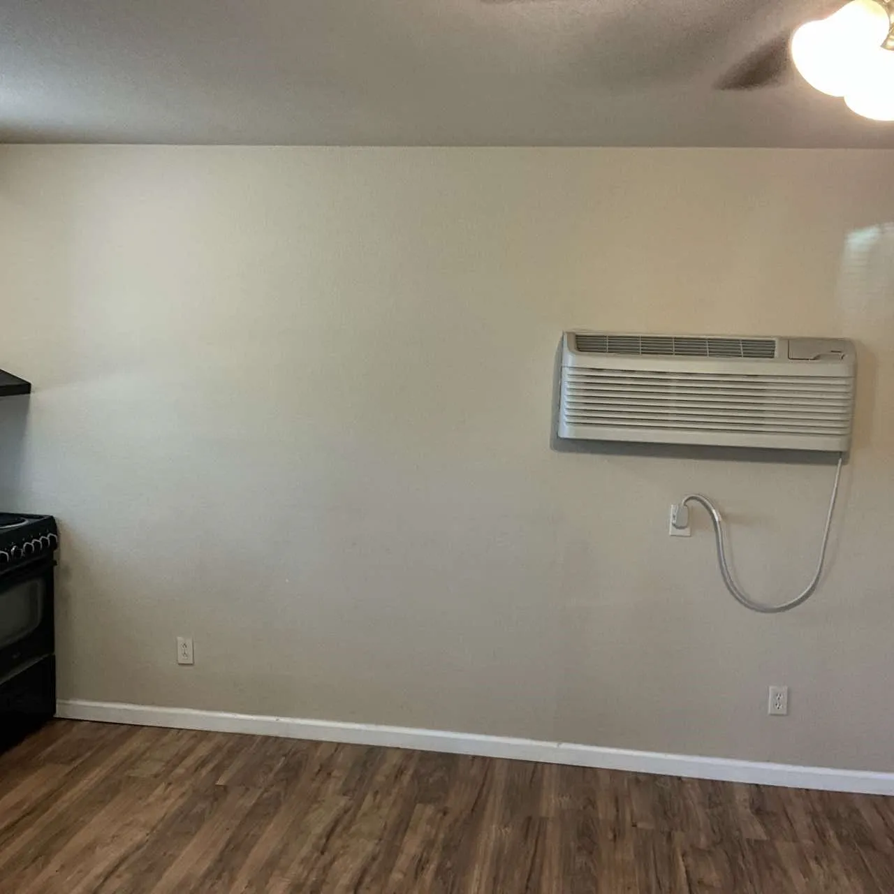 Single Family Residence For Rent in Van Zandt County , 24829 State Highway 64 Highway 12, Canton, Texas 75103, 1 Bedroom, 1 Bathroom, Garage spaces, 384 Sqft, built in 2004, mls#21332288, Real Estate Agent in Canton, Homes For Rent in Van Zandt county, Homes For Rent in Canton, Realtor in Canton Texas, Real Estate Brokerage Independent Realty Texas, Luminita Cordes Realtor