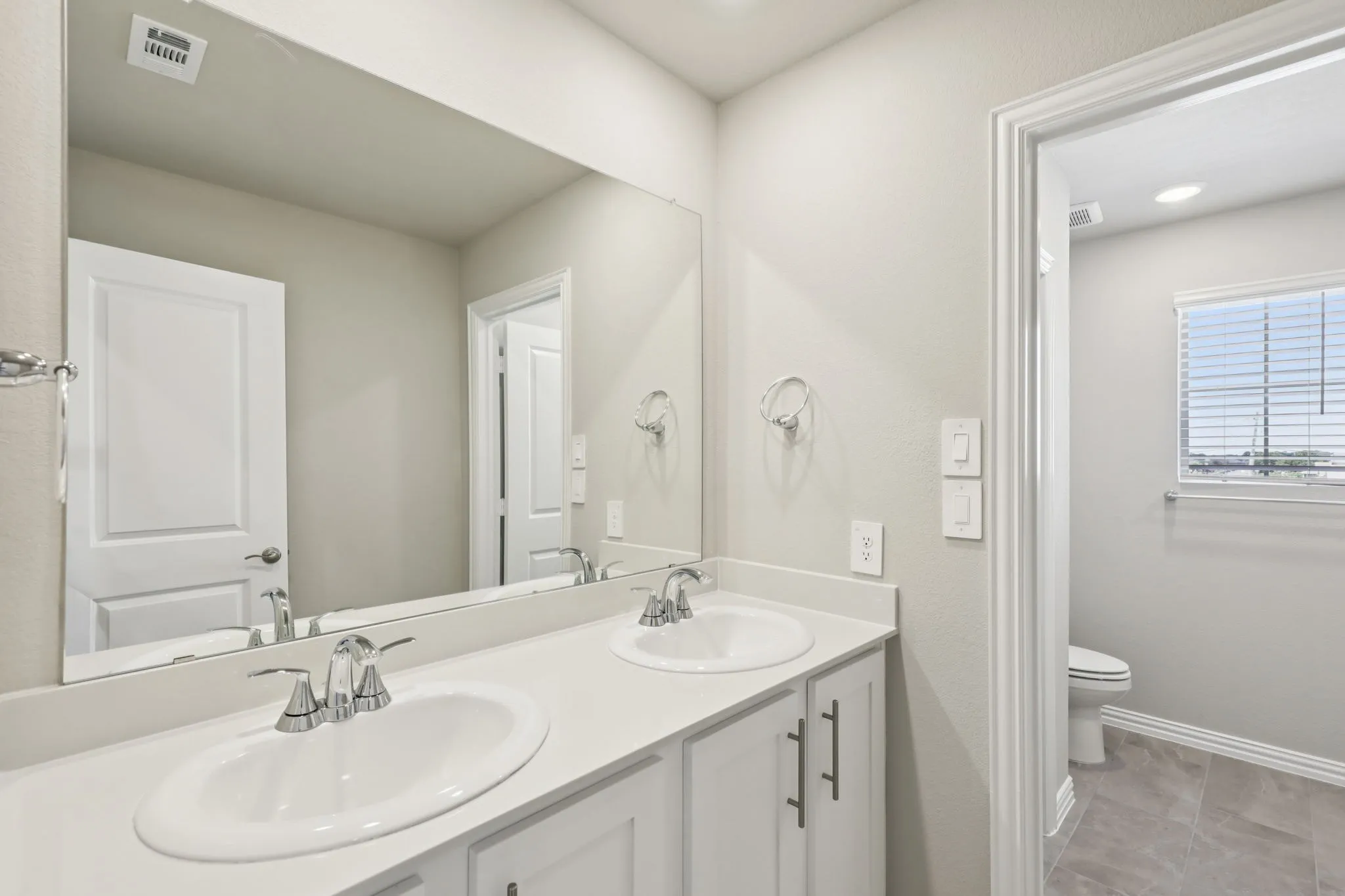 Photo is not of the actual home, but is an inspirational photo of builder’s model home and may depict options, furnishings, and/or decorator features that are not included.
