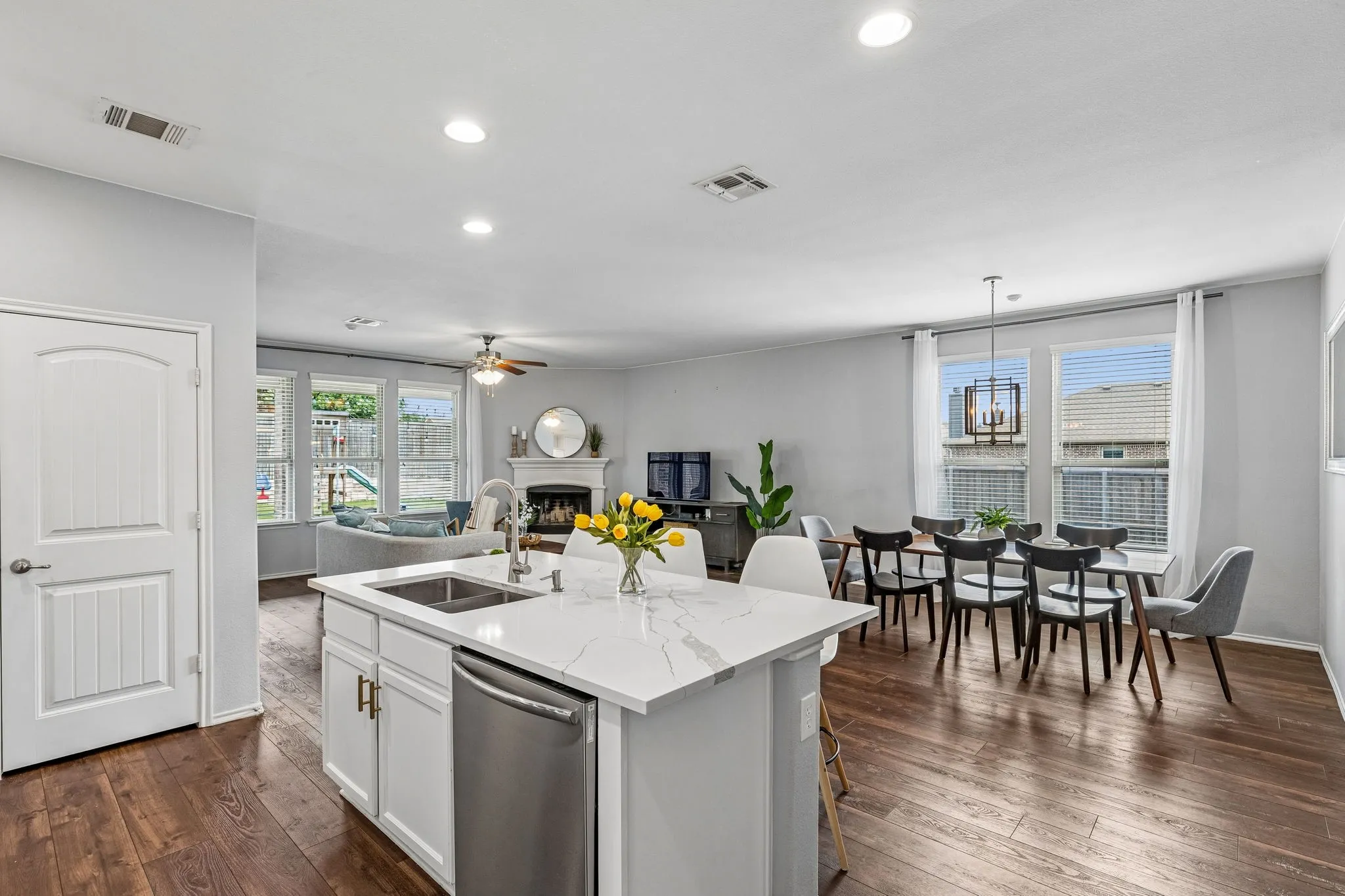 Single Family Residence For Sale in Collin County , 3500 Brazos Street, Melissa, Texas 75454, 5 Bedroom, 4 Bathroom, 2 Garage spaces, 3,362 Sqft, built in 2016, mls#21319126, Real Estate Agent in Melissa, Homes For Sale in Collin county, Homes For Sale in Melissa, Realtor in Melissa Texas, Real Estate Brokerage Independent Realty Texas, Luminita Cordes Realtor