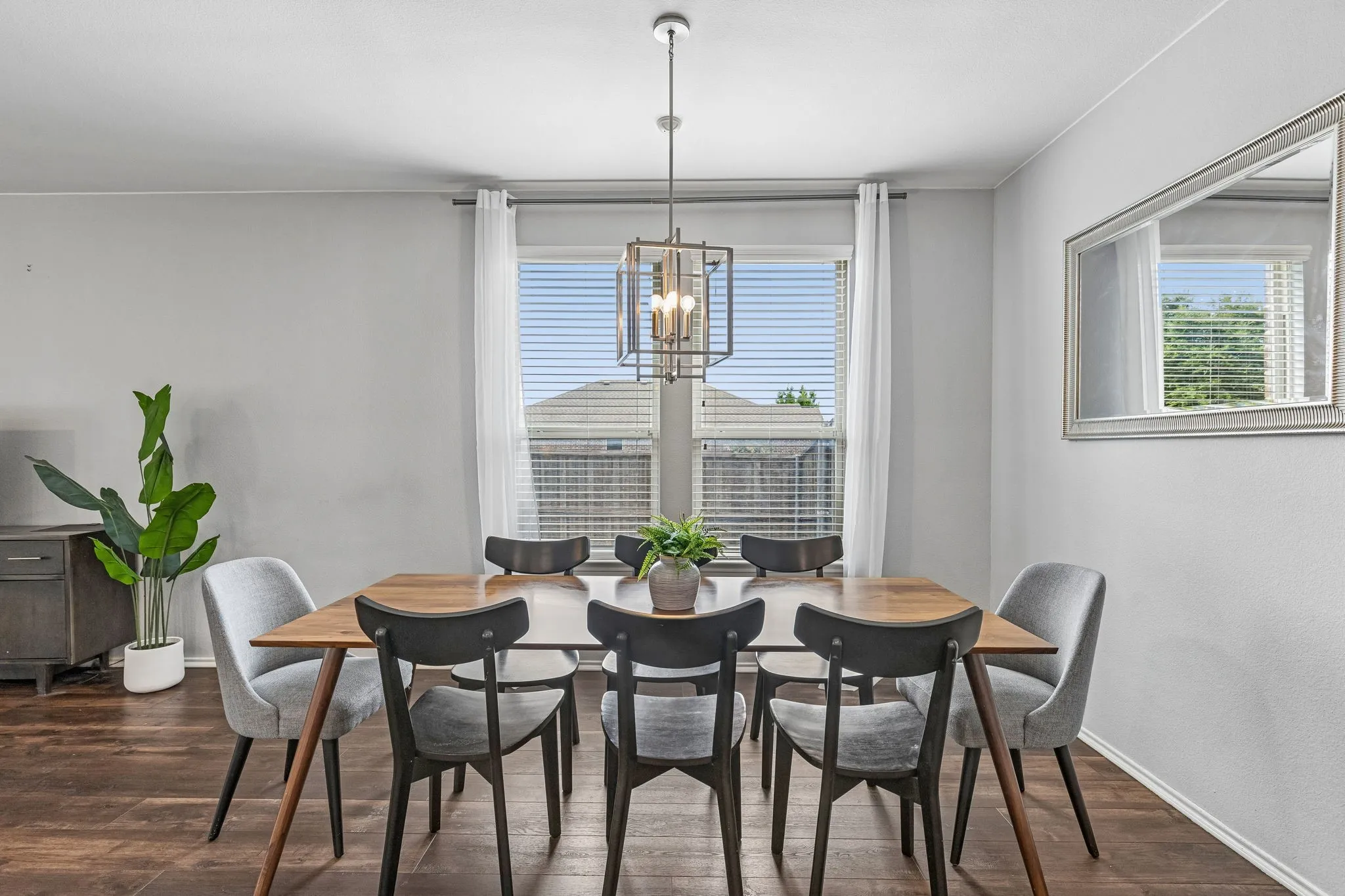 Single Family Residence For Sale in Collin County , 3500 Brazos Street, Melissa, Texas 75454, 5 Bedroom, 4 Bathroom, 2 Garage spaces, 3,362 Sqft, built in 2016, mls#21319126, Real Estate Agent in Melissa, Homes For Sale in Collin county, Homes For Sale in Melissa, Realtor in Melissa Texas, Real Estate Brokerage Independent Realty Texas, Luminita Cordes Realtor