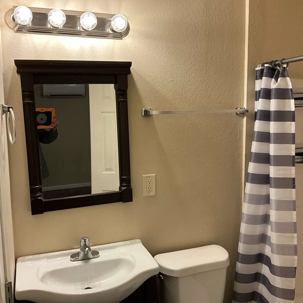 Single Family Residence For Rent in Van Zandt County , 24829 State Highway 64 Highway 8, Canton, Texas 75103, 1 Bedroom, 1 Bathroom, Garage spaces, 400 Sqft, built in 2004, mls#21332079, Real Estate Agent in Canton, Homes For Rent in Van Zandt county, Homes For Rent in Canton, Realtor in Canton Texas, Real Estate Brokerage Independent Realty Texas, Luminita Cordes Realtor