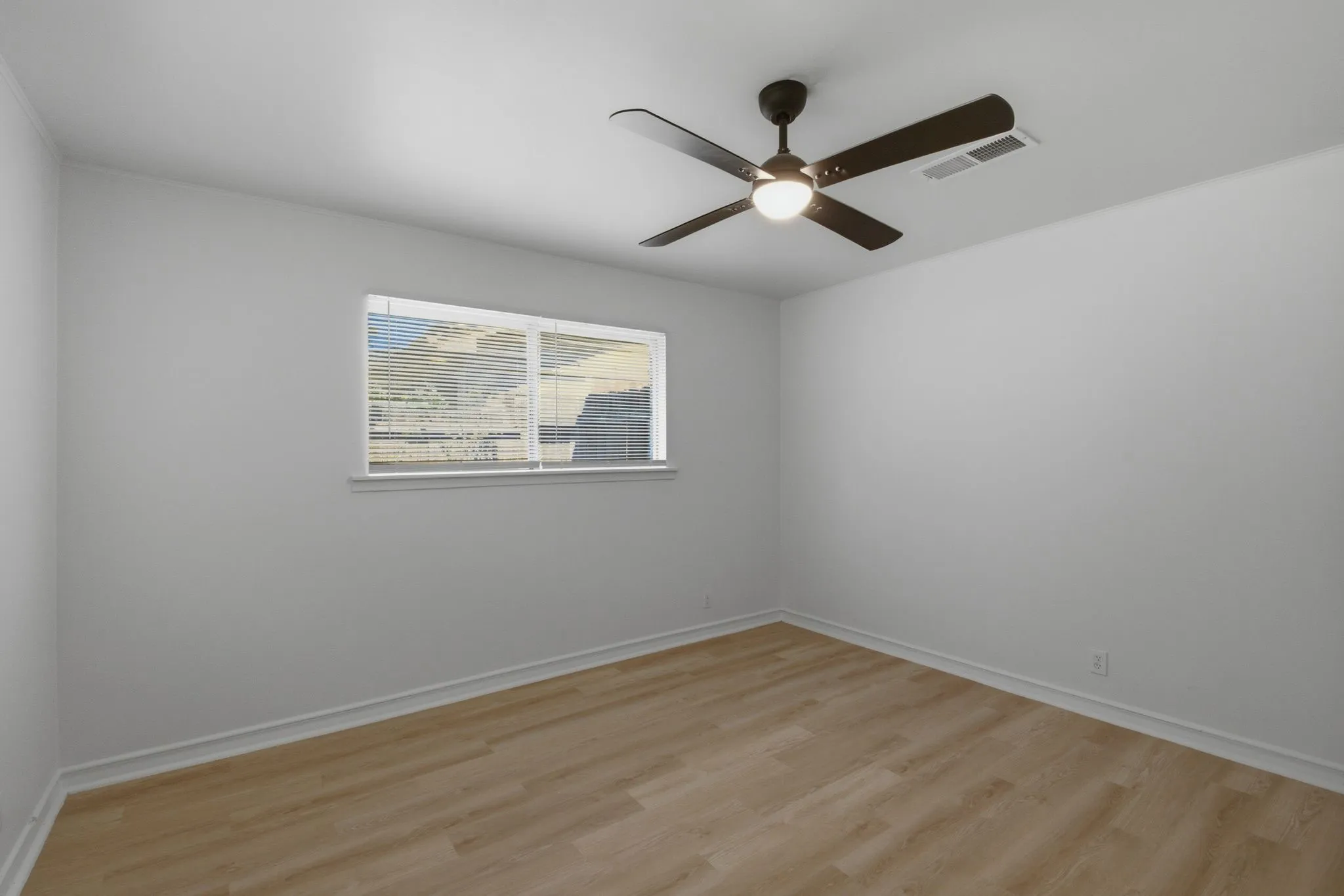 Single Family Residence For Sale in Grayson County , 1509 Robin Drive, Sherman, Texas 75092, 3 Bedroom, 2 Bathroom, 2 Garage spaces, 1,569 Sqft, built in 1964, mls#21333168, Real Estate Agent in Sherman, Homes For Sale in Grayson county, Homes For Sale in Sherman, Realtor in Sherman Texas, Real Estate Brokerage Independent Realty Texas, Luminita Cordes Realtor