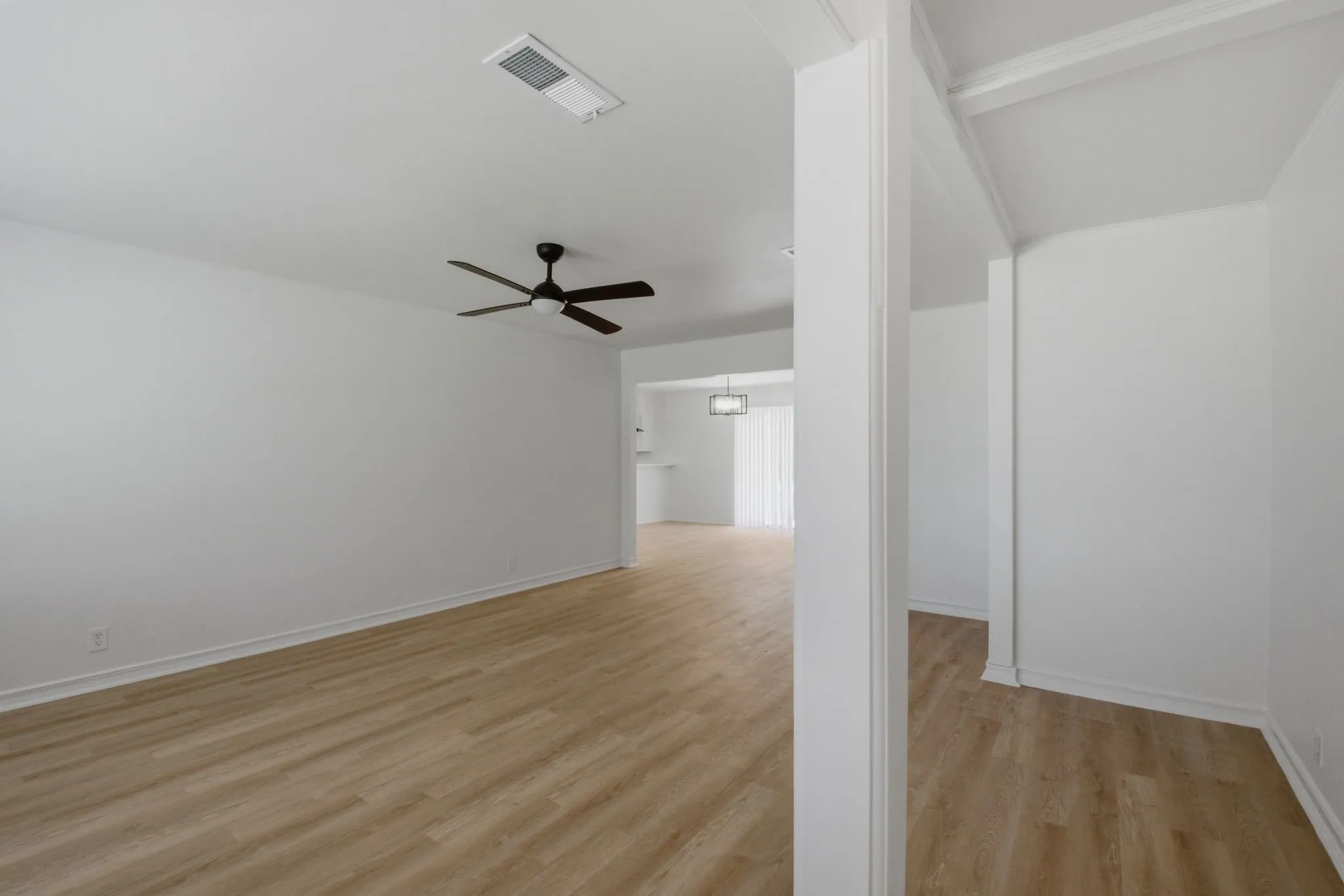 Single Family Residence For Sale in Grayson County , 1509 Robin Drive, Sherman, Texas 75092, 3 Bedroom, 2 Bathroom, 2 Garage spaces, 1,569 Sqft, built in 1964, mls#21333168, Real Estate Agent in Sherman, Homes For Sale in Grayson county, Homes For Sale in Sherman, Realtor in Sherman Texas, Real Estate Brokerage Independent Realty Texas, Luminita Cordes Realtor