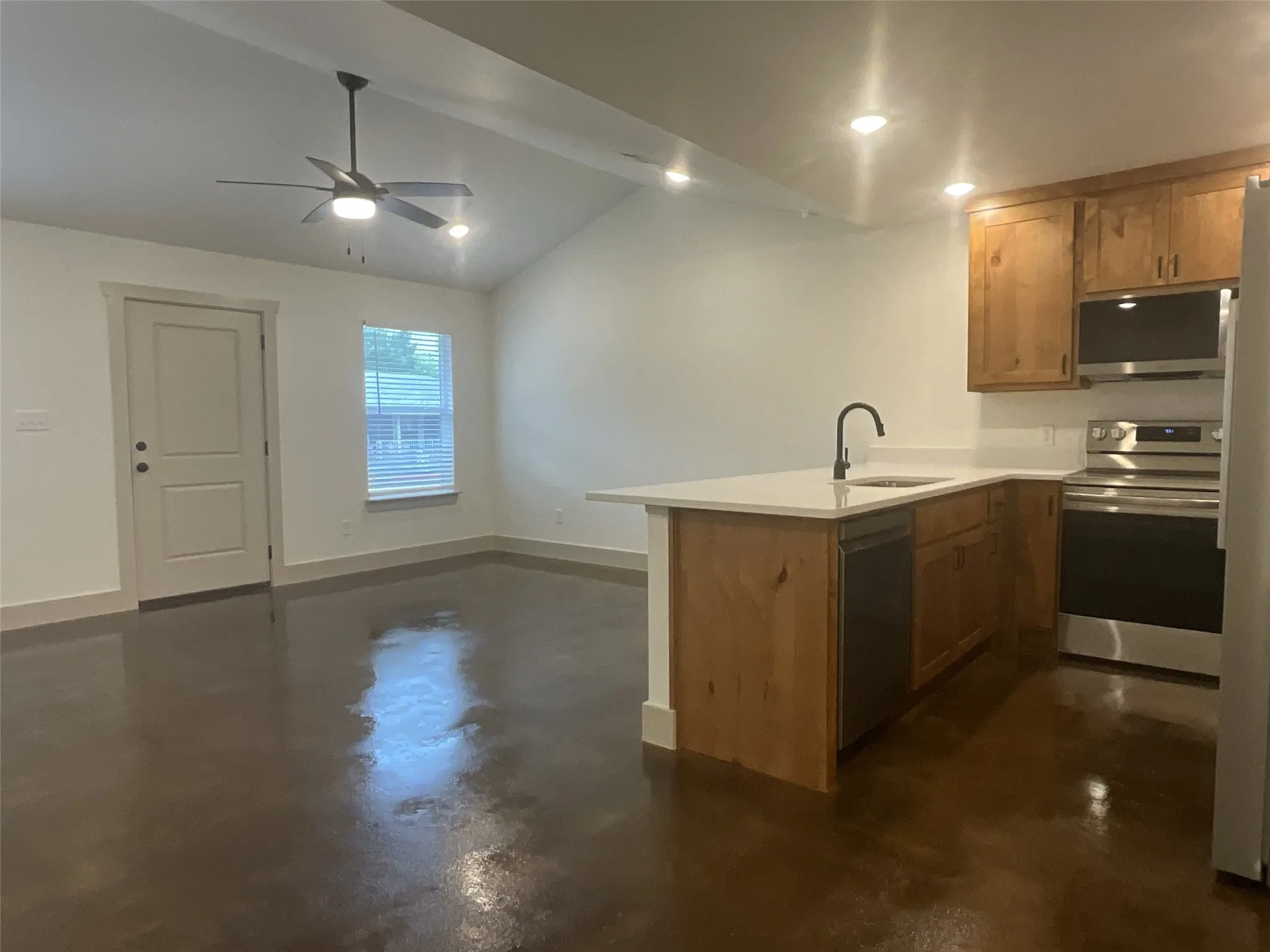 Single Family Residence For Rent in Van Zandt County , 533 Bradburn Road 101, Grand Saline, Texas 75140, 1 Bedroom, 1 Bathroom, Garage spaces, 795 Sqft, built in 2026, mls#21331871, Real Estate Agent in Grand Saline, Homes For Rent in Van Zandt county, Homes For Rent in Grand Saline, Realtor in Grand Saline Texas, Real Estate Brokerage Independent Realty Texas, Luminita Cordes Realtor