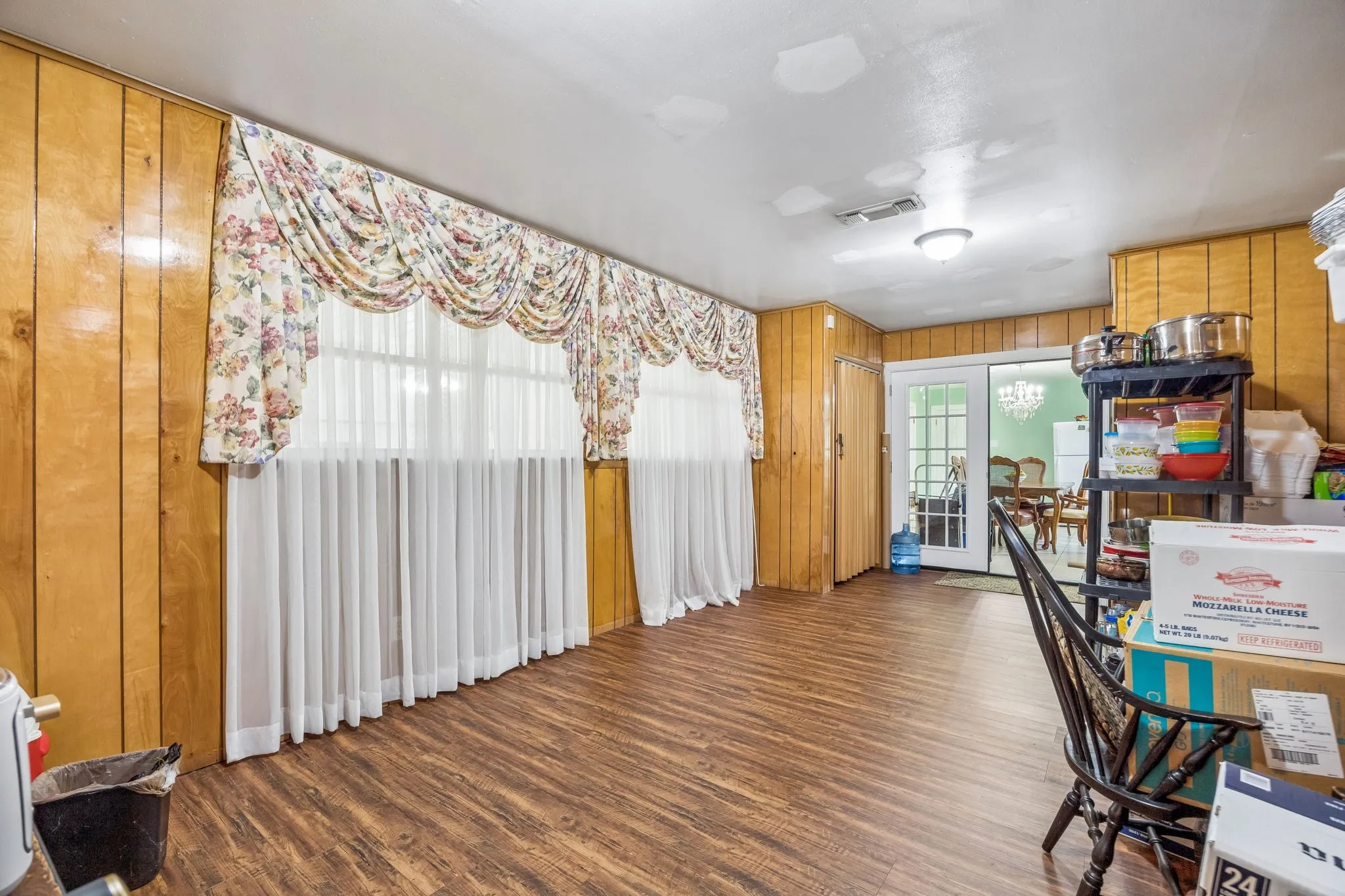 Single Family Residence For Sale in Dallas County , 2122 S Vernon Avenue, Dallas, Texas 75224, 5 Bedroom, 3 Bathroom, 2 Garage spaces, 3,687 Sqft, built in 1958, mls#21329401, Real Estate Agent in Dallas, Homes For Sale in Dallas county, Homes For Sale in Dallas, Realtor in Dallas Texas, Real Estate Brokerage Independent Realty Texas, Luminita Cordes Realtor