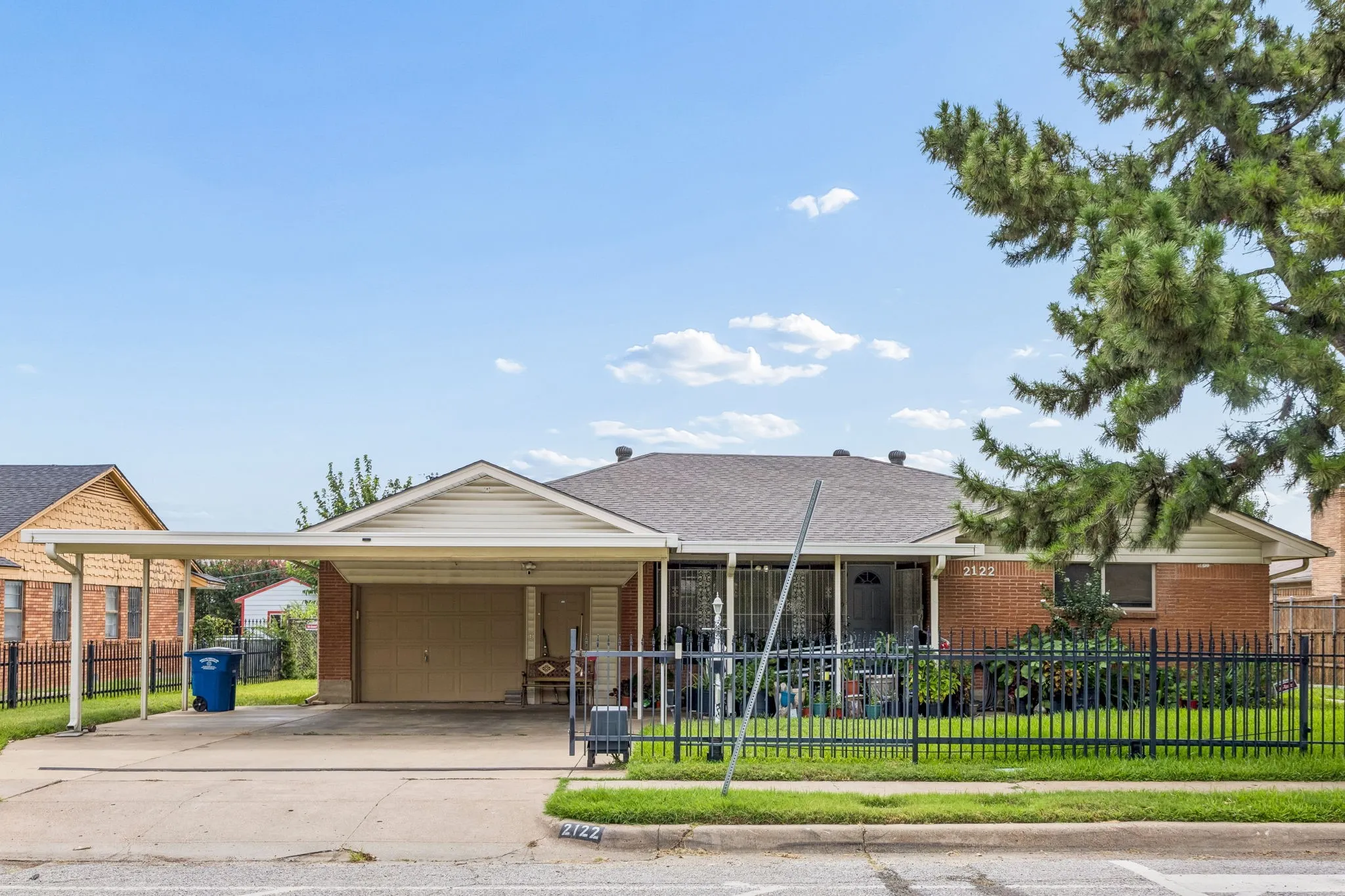 Single Family Residence For Sale in Dallas County , 2122 S Vernon Avenue, Dallas, Texas 75224, 5 Bedroom, 3 Bathroom, 2 Garage spaces, 3,687 Sqft, built in 1958, mls#21329401, Real Estate Agent in Dallas, Homes For Sale in Dallas county, Homes For Sale in Dallas, Realtor in Dallas Texas, Real Estate Brokerage Independent Realty Texas, Luminita Cordes Realtor