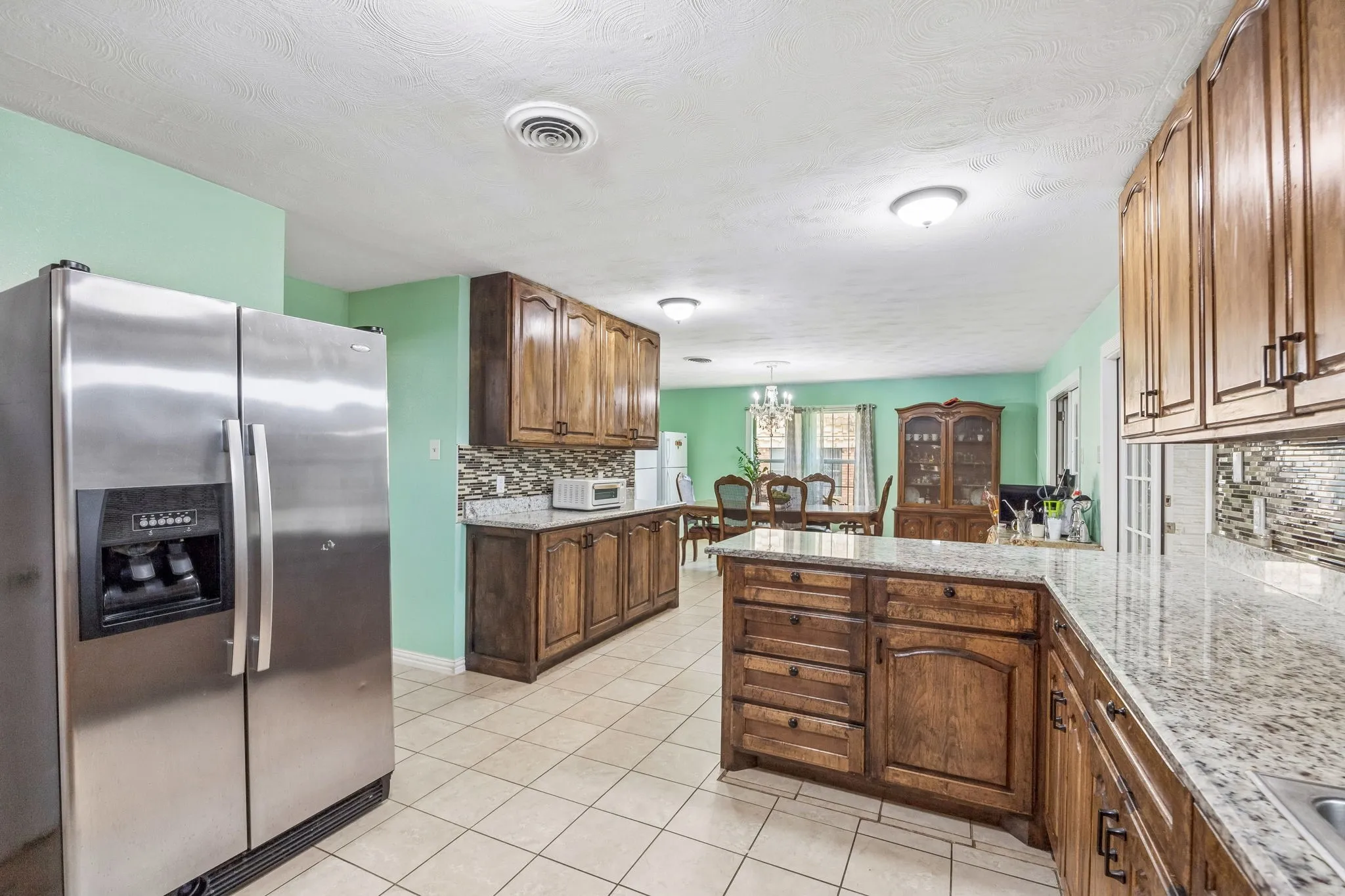 Single Family Residence For Sale in Dallas County , 2122 S Vernon Avenue, Dallas, Texas 75224, 5 Bedroom, 3 Bathroom, 2 Garage spaces, 3,687 Sqft, built in 1958, mls#21329401, Real Estate Agent in Dallas, Homes For Sale in Dallas county, Homes For Sale in Dallas, Realtor in Dallas Texas, Real Estate Brokerage Independent Realty Texas, Luminita Cordes Realtor