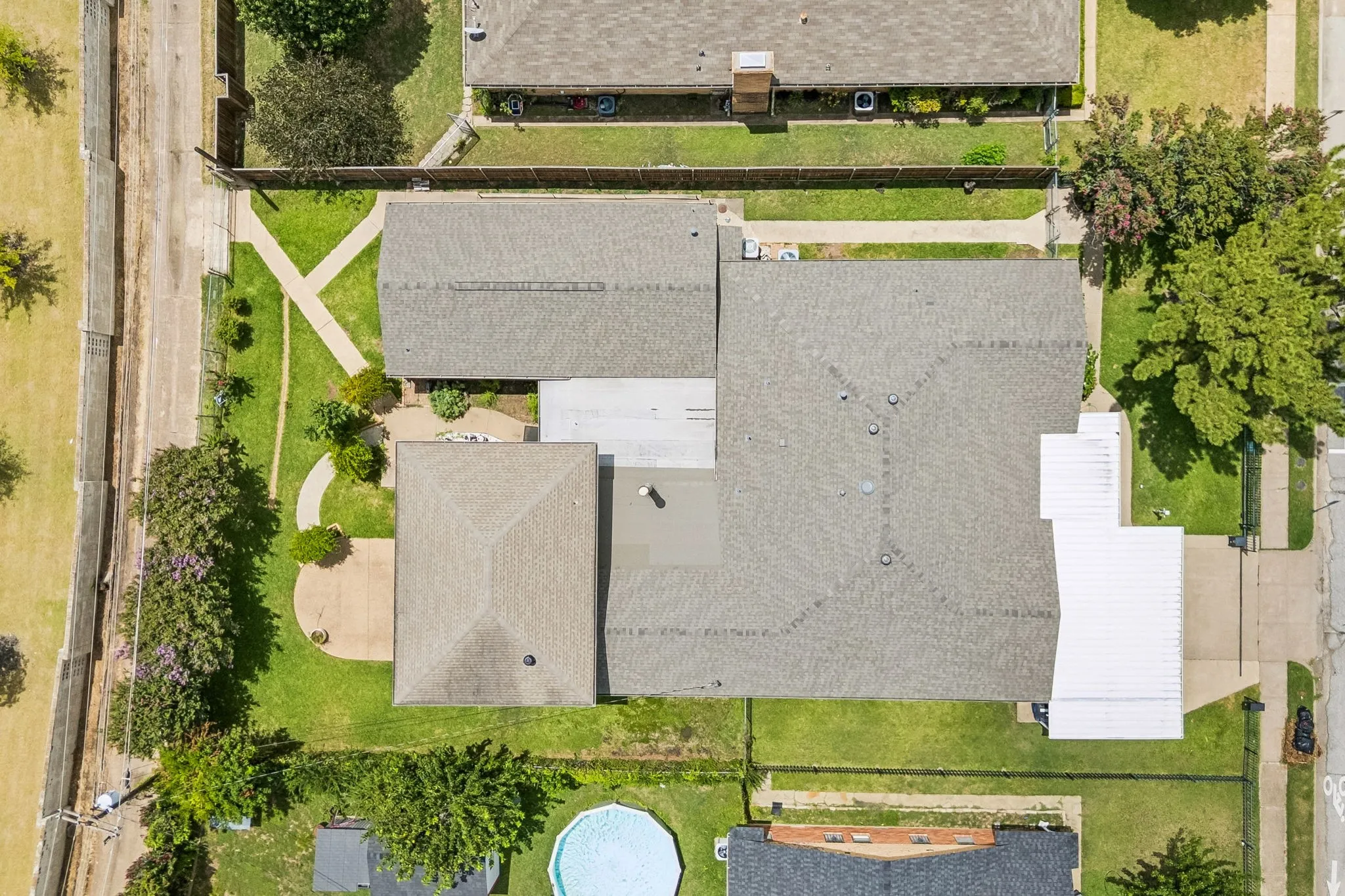 Single Family Residence For Sale in Dallas County , 2122 S Vernon Avenue, Dallas, Texas 75224, 5 Bedroom, 3 Bathroom, 2 Garage spaces, 3,687 Sqft, built in 1958, mls#21329401, Real Estate Agent in Dallas, Homes For Sale in Dallas county, Homes For Sale in Dallas, Realtor in Dallas Texas, Real Estate Brokerage Independent Realty Texas, Luminita Cordes Realtor