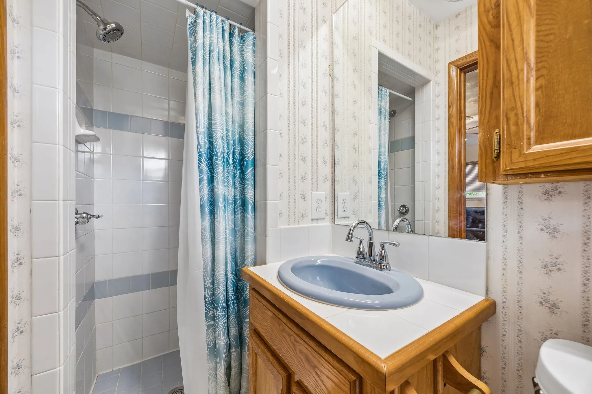 Ensuite Full Bath