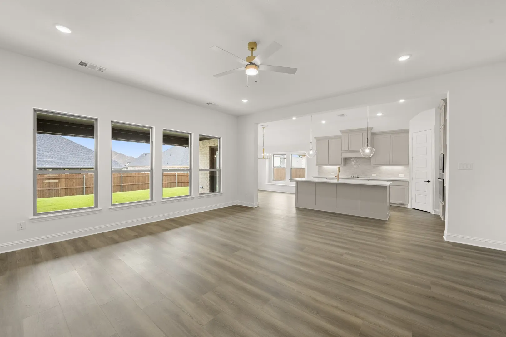 4806 Bel Air- Living Room-2