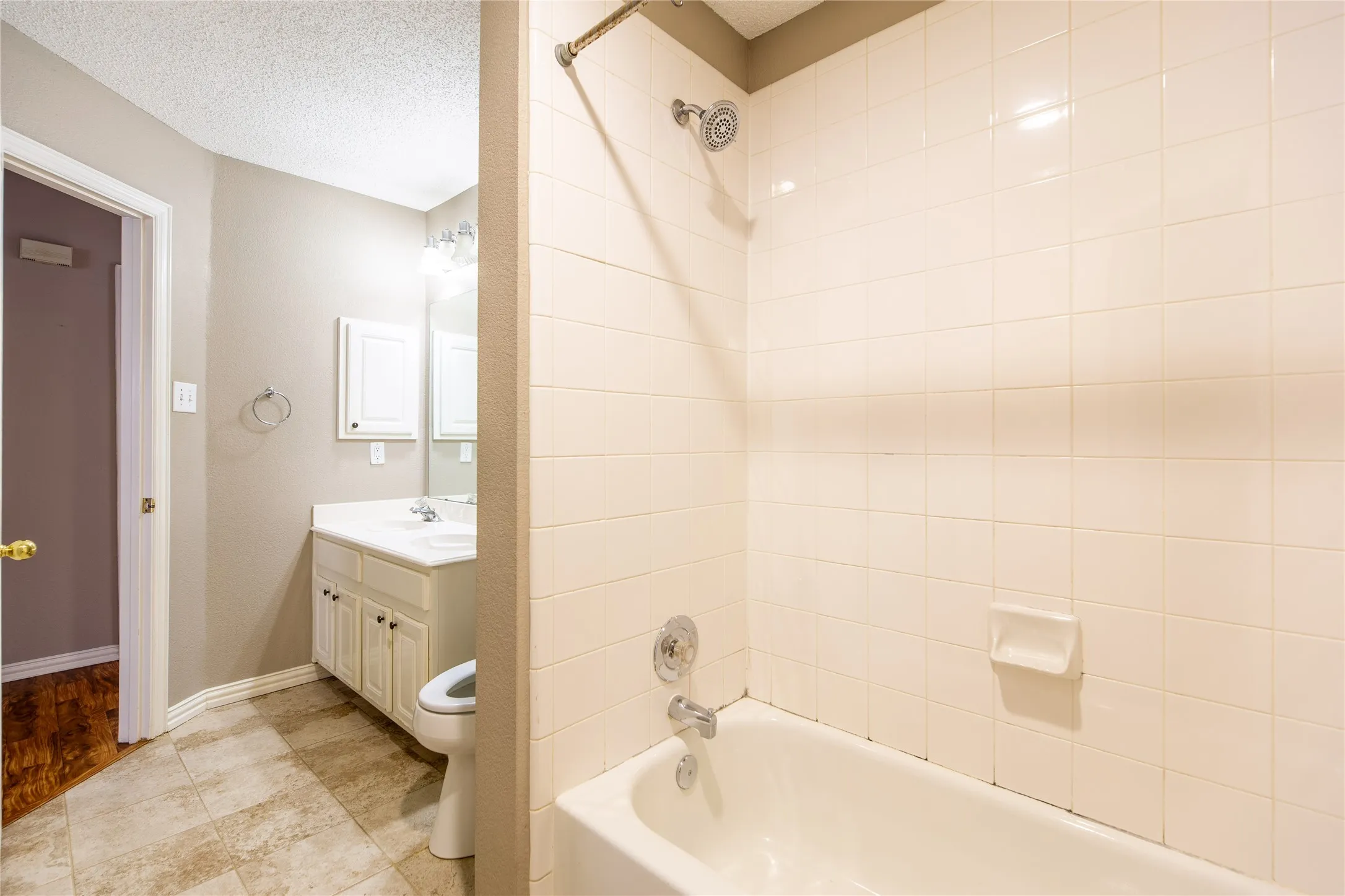 Single Family Residence For Sale in Dallas County , 9316 Preston Trail, Irving, Texas 75063, 3 Bedroom, 2 Bathroom, 2 Garage spaces, 2,250 Sqft, built in 1995, mls#21332940, Real Estate Agent in Irving, Homes For Sale in Dallas county, Homes For Sale in Irving, Realtor in Irving Texas, Real Estate Brokerage Independent Realty Texas, Luminita Cordes Realtor