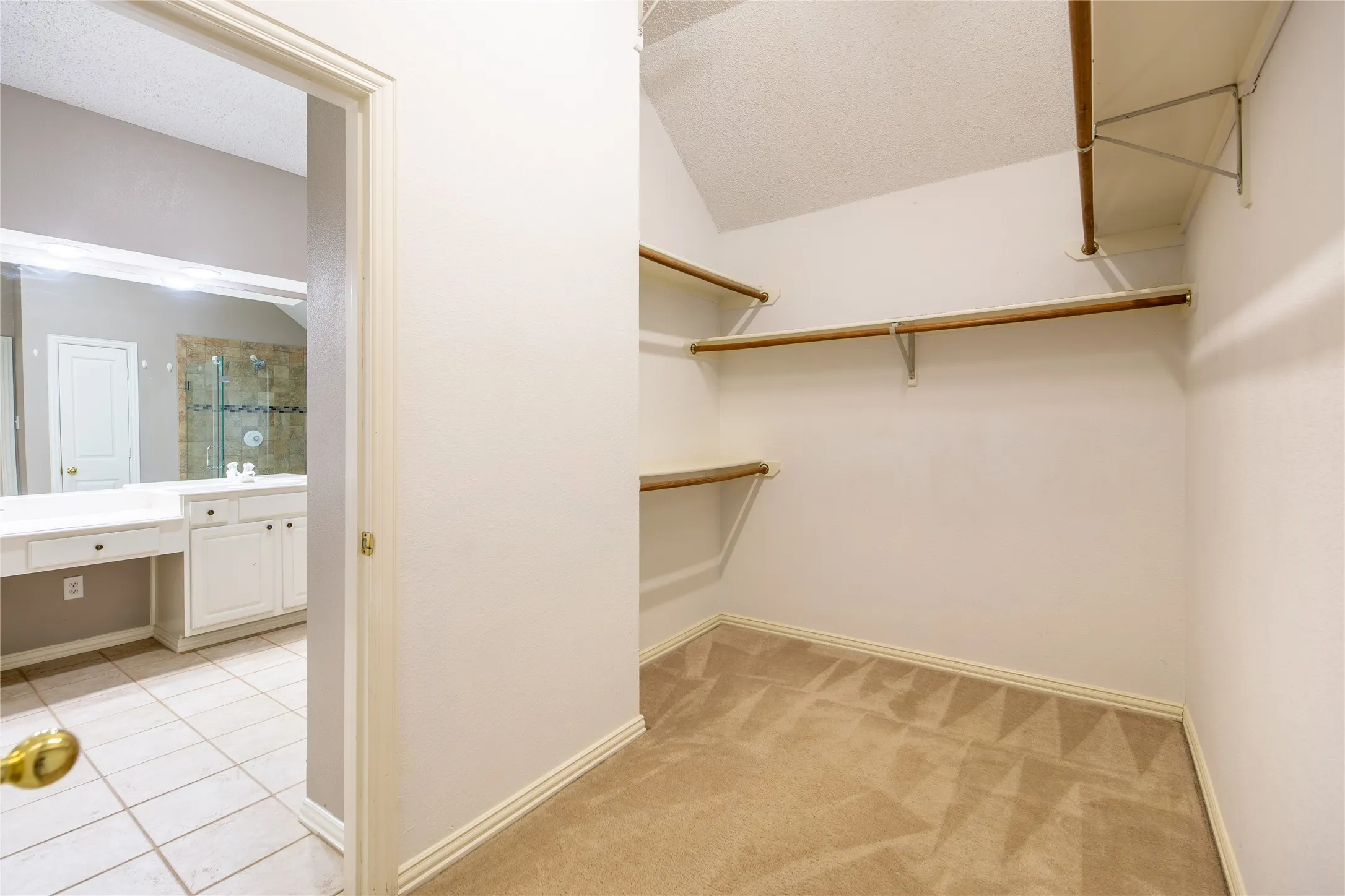 Single Family Residence For Sale in Dallas County , 9316 Preston Trail, Irving, Texas 75063, 3 Bedroom, 2 Bathroom, 2 Garage spaces, 2,250 Sqft, built in 1995, mls#21332940, Real Estate Agent in Irving, Homes For Sale in Dallas county, Homes For Sale in Irving, Realtor in Irving Texas, Real Estate Brokerage Independent Realty Texas, Luminita Cordes Realtor