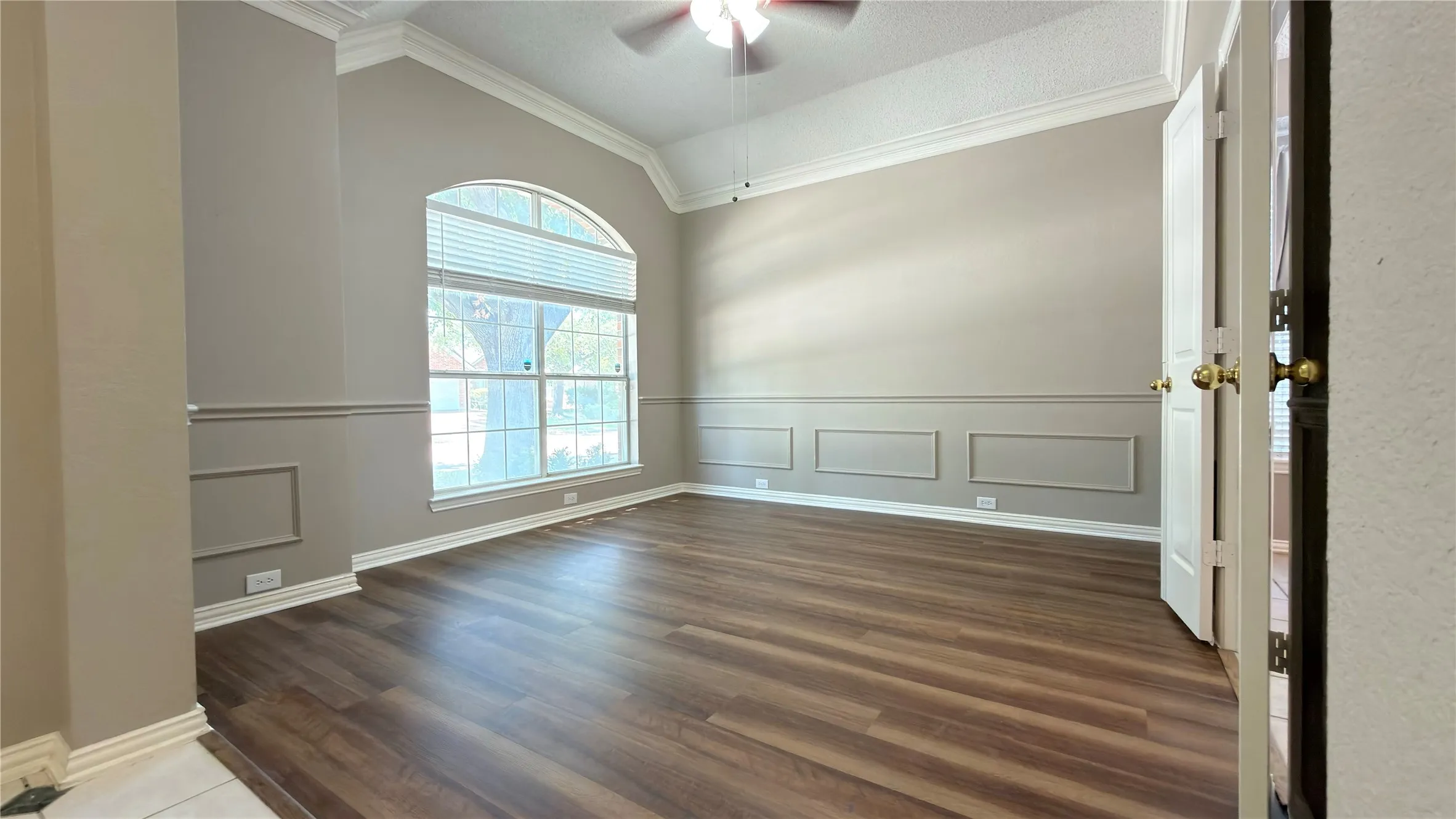 Single Family Residence For Sale in Dallas County , 9316 Preston Trail, Irving, Texas 75063, 3 Bedroom, 2 Bathroom, 2 Garage spaces, 2,250 Sqft, built in 1995, mls#21332940, Real Estate Agent in Irving, Homes For Sale in Dallas county, Homes For Sale in Irving, Realtor in Irving Texas, Real Estate Brokerage Independent Realty Texas, Luminita Cordes Realtor