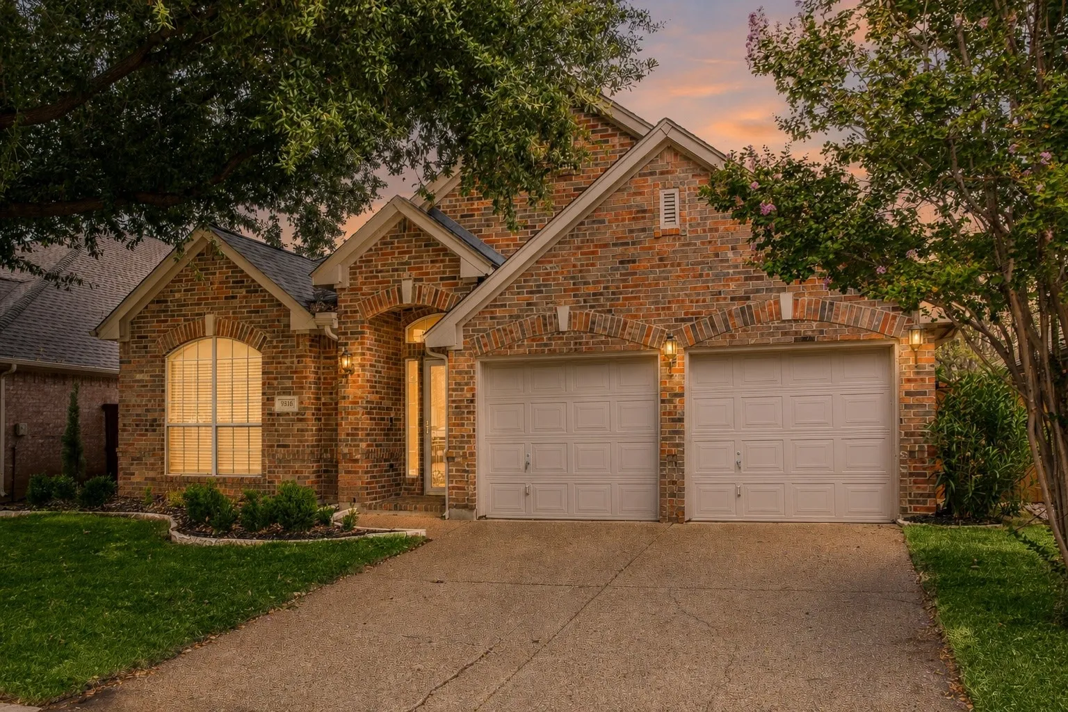 Single Family Residence For Sale in Dallas County , 9316 Preston Trail, Irving, Texas 75063, 3 Bedroom, 2 Bathroom, 2 Garage spaces, 2,250 Sqft, built in 1995, mls#21332940, Real Estate Agent in Irving, Homes For Sale in Dallas county, Homes For Sale in Irving, Realtor in Irving Texas, Real Estate Brokerage Independent Realty Texas, Luminita Cordes Realtor