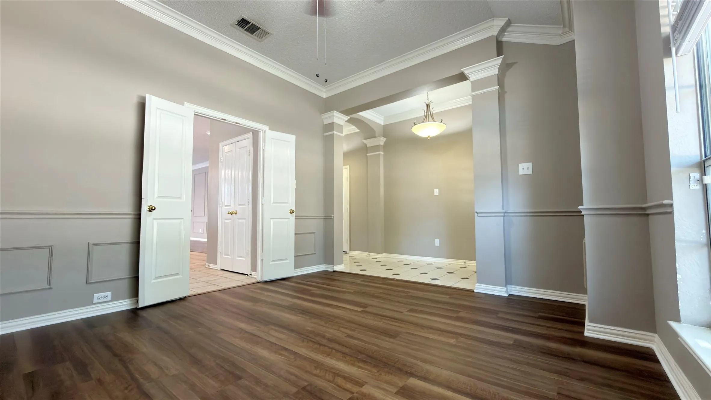 Single Family Residence For Sale in Dallas County , 9316 Preston Trail, Irving, Texas 75063, 3 Bedroom, 2 Bathroom, 2 Garage spaces, 2,250 Sqft, built in 1995, mls#21332940, Real Estate Agent in Irving, Homes For Sale in Dallas county, Homes For Sale in Irving, Realtor in Irving Texas, Real Estate Brokerage Independent Realty Texas, Luminita Cordes Realtor