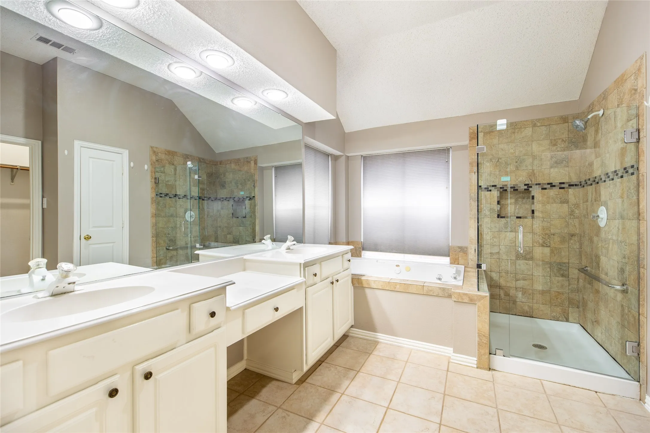 Single Family Residence For Sale in Dallas County , 9316 Preston Trail, Irving, Texas 75063, 3 Bedroom, 2 Bathroom, 2 Garage spaces, 2,250 Sqft, built in 1995, mls#21332940, Real Estate Agent in Irving, Homes For Sale in Dallas county, Homes For Sale in Irving, Realtor in Irving Texas, Real Estate Brokerage Independent Realty Texas, Luminita Cordes Realtor