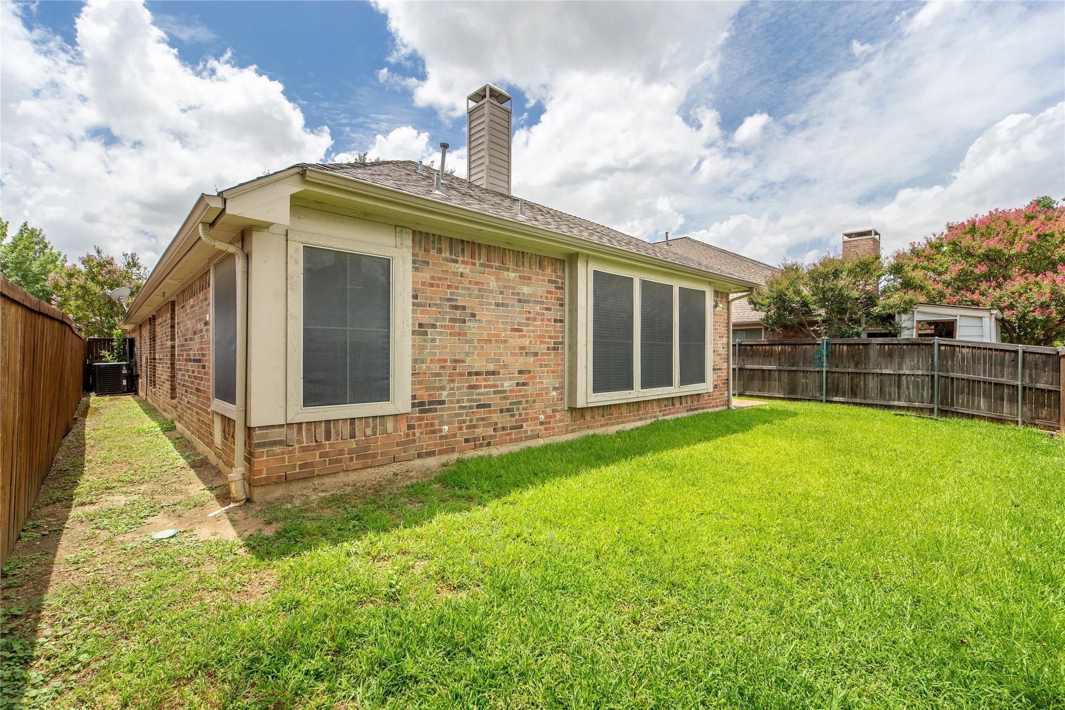 Single Family Residence For Sale in Dallas County , 9316 Preston Trail, Irving, Texas 75063, 3 Bedroom, 2 Bathroom, 2 Garage spaces, 2,250 Sqft, built in 1995, mls#21332940, Real Estate Agent in Irving, Homes For Sale in Dallas county, Homes For Sale in Irving, Realtor in Irving Texas, Real Estate Brokerage Independent Realty Texas, Luminita Cordes Realtor