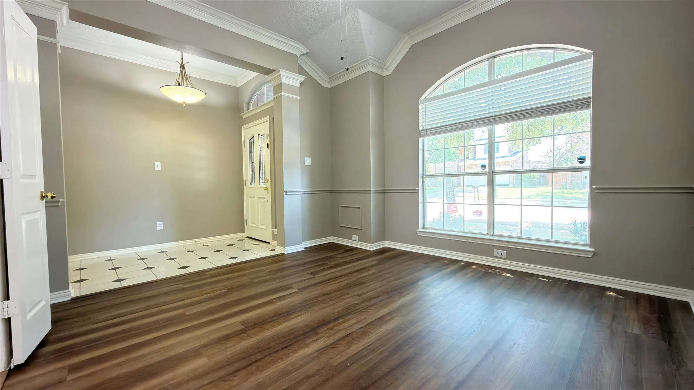 Single Family Residence For Sale in Dallas County , 9316 Preston Trail, Irving, Texas 75063, 3 Bedroom, 2 Bathroom, 2 Garage spaces, 2,250 Sqft, built in 1995, mls#21332940, Real Estate Agent in Irving, Homes For Sale in Dallas county, Homes For Sale in Irving, Realtor in Irving Texas, Real Estate Brokerage Independent Realty Texas, Luminita Cordes Realtor
