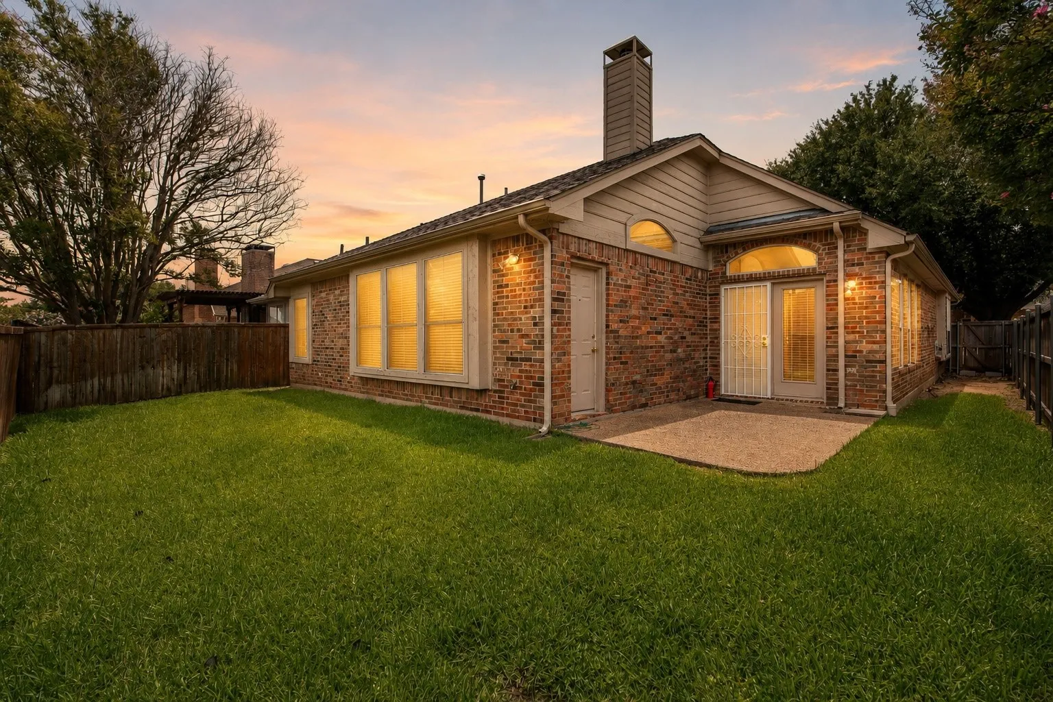 Single Family Residence For Sale in Dallas County , 9316 Preston Trail, Irving, Texas 75063, 3 Bedroom, 2 Bathroom, 2 Garage spaces, 2,250 Sqft, built in 1995, mls#21332940, Real Estate Agent in Irving, Homes For Sale in Dallas county, Homes For Sale in Irving, Realtor in Irving Texas, Real Estate Brokerage Independent Realty Texas, Luminita Cordes Realtor