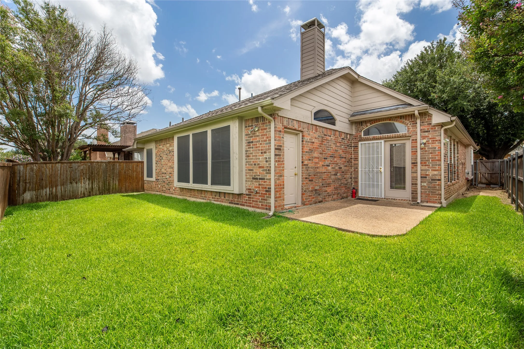 Single Family Residence For Sale in Dallas County , 9316 Preston Trail, Irving, Texas 75063, 3 Bedroom, 2 Bathroom, 2 Garage spaces, 2,250 Sqft, built in 1995, mls#21332940, Real Estate Agent in Irving, Homes For Sale in Dallas county, Homes For Sale in Irving, Realtor in Irving Texas, Real Estate Brokerage Independent Realty Texas, Luminita Cordes Realtor