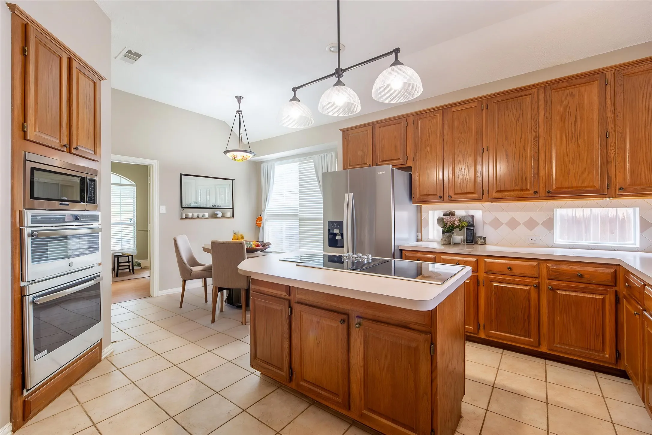 Single Family Residence For Sale in Dallas County , 9316 Preston Trail, Irving, Texas 75063, 3 Bedroom, 2 Bathroom, 2 Garage spaces, 2,250 Sqft, built in 1995, mls#21332940, Real Estate Agent in Irving, Homes For Sale in Dallas county, Homes For Sale in Irving, Realtor in Irving Texas, Real Estate Brokerage Independent Realty Texas, Luminita Cordes Realtor