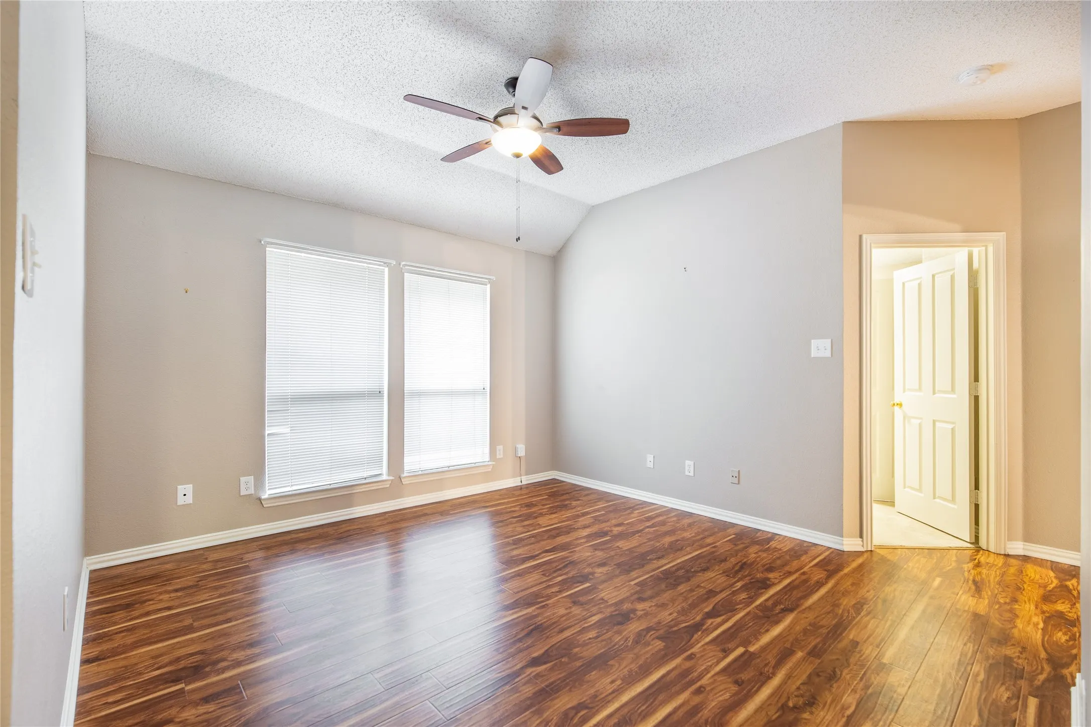 Single Family Residence For Sale in Dallas County , 9316 Preston Trail, Irving, Texas 75063, 3 Bedroom, 2 Bathroom, 2 Garage spaces, 2,250 Sqft, built in 1995, mls#21332940, Real Estate Agent in Irving, Homes For Sale in Dallas county, Homes For Sale in Irving, Realtor in Irving Texas, Real Estate Brokerage Independent Realty Texas, Luminita Cordes Realtor