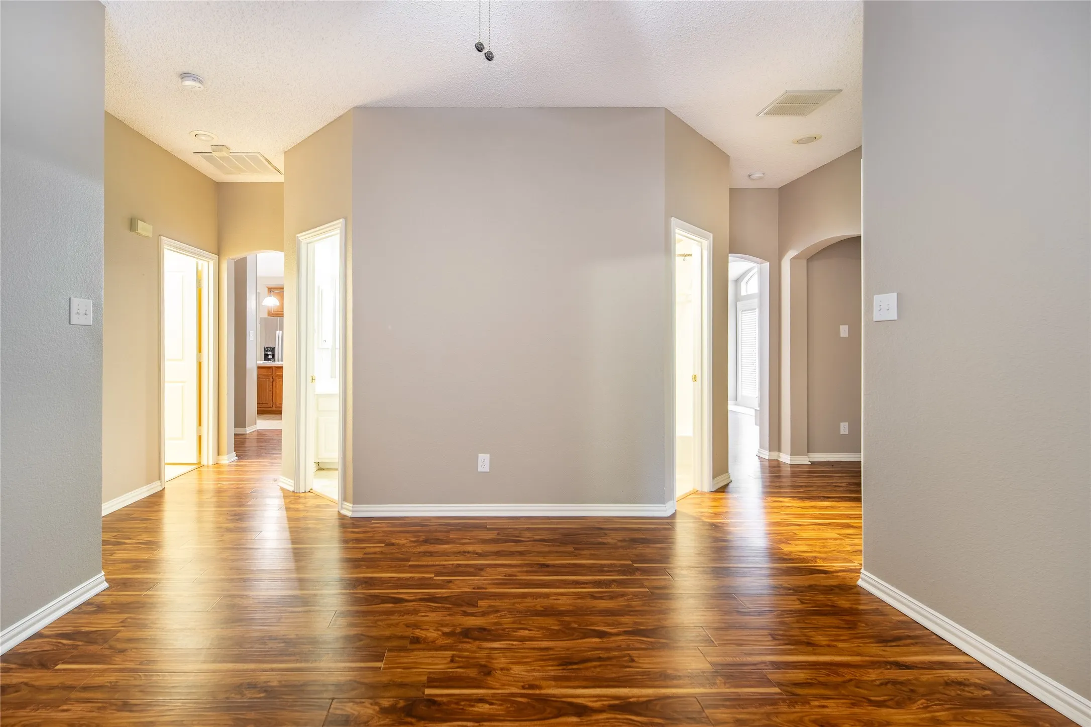 Single Family Residence For Sale in Dallas County , 9316 Preston Trail, Irving, Texas 75063, 3 Bedroom, 2 Bathroom, 2 Garage spaces, 2,250 Sqft, built in 1995, mls#21332940, Real Estate Agent in Irving, Homes For Sale in Dallas county, Homes For Sale in Irving, Realtor in Irving Texas, Real Estate Brokerage Independent Realty Texas, Luminita Cordes Realtor