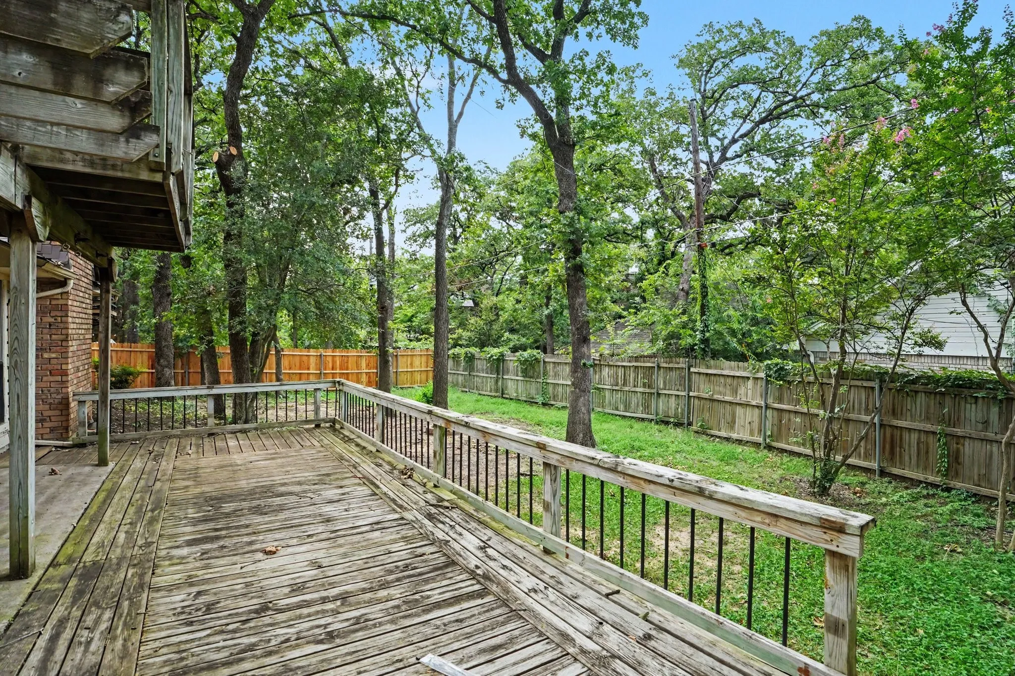 Single Family Residence For Sale in Tarrant County , 4715 Burning Springs Drive, Arlington, Texas 76017, 3 Bedroom, 2 Bathroom, 2 Garage spaces, 2,224 Sqft, built in 1983, mls#21333156, Real Estate Agent in Arlington, Homes For Sale in Tarrant county, Homes For Sale in Arlington, Realtor in Arlington Texas, Real Estate Brokerage Independent Realty Texas, Luminita Cordes Realtor