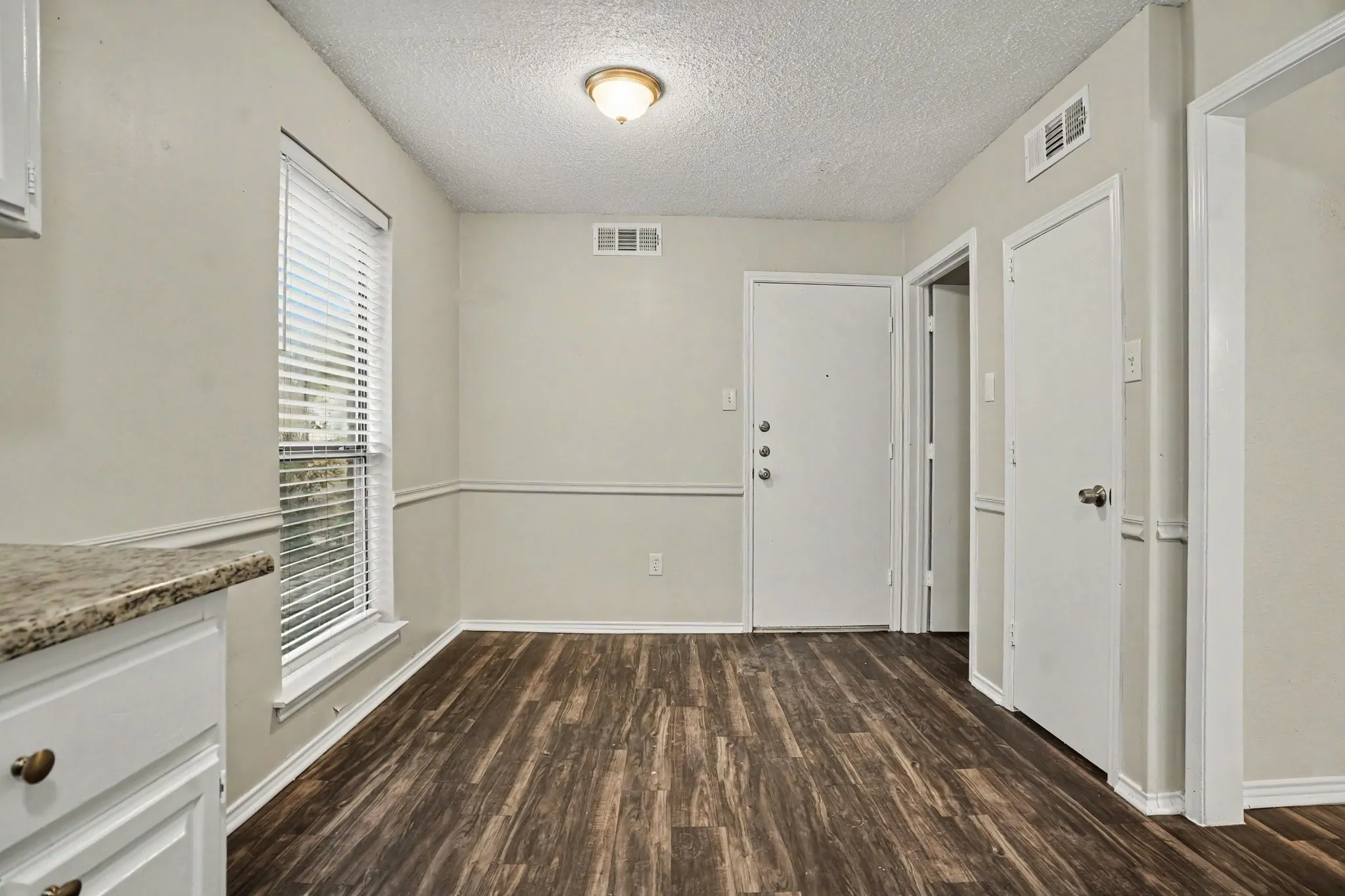 Single Family Residence For Sale in Tarrant County , 4715 Burning Springs Drive, Arlington, Texas 76017, 3 Bedroom, 2 Bathroom, 2 Garage spaces, 2,224 Sqft, built in 1983, mls#21333156, Real Estate Agent in Arlington, Homes For Sale in Tarrant county, Homes For Sale in Arlington, Realtor in Arlington Texas, Real Estate Brokerage Independent Realty Texas, Luminita Cordes Realtor