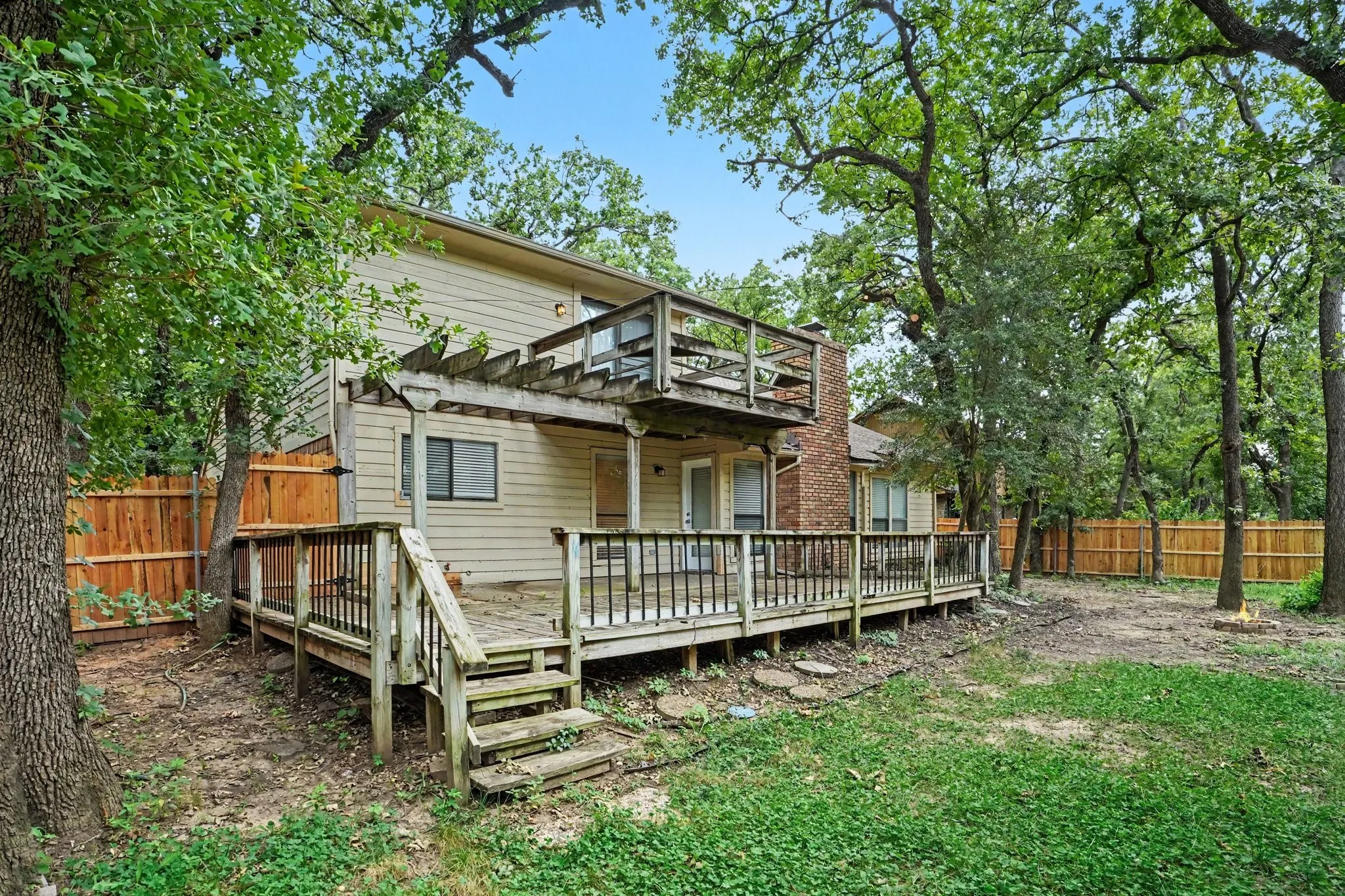 Single Family Residence For Sale in Tarrant County , 4715 Burning Springs Drive, Arlington, Texas 76017, 3 Bedroom, 2 Bathroom, 2 Garage spaces, 2,224 Sqft, built in 1983, mls#21333156, Real Estate Agent in Arlington, Homes For Sale in Tarrant county, Homes For Sale in Arlington, Realtor in Arlington Texas, Real Estate Brokerage Independent Realty Texas, Luminita Cordes Realtor