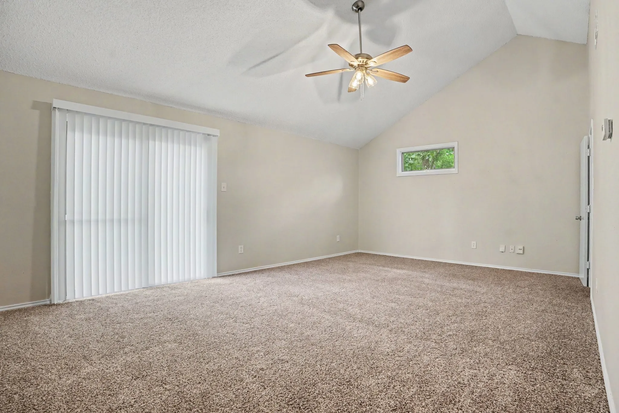 Single Family Residence For Sale in Tarrant County , 4715 Burning Springs Drive, Arlington, Texas 76017, 3 Bedroom, 2 Bathroom, 2 Garage spaces, 2,224 Sqft, built in 1983, mls#21333156, Real Estate Agent in Arlington, Homes For Sale in Tarrant county, Homes For Sale in Arlington, Realtor in Arlington Texas, Real Estate Brokerage Independent Realty Texas, Luminita Cordes Realtor
