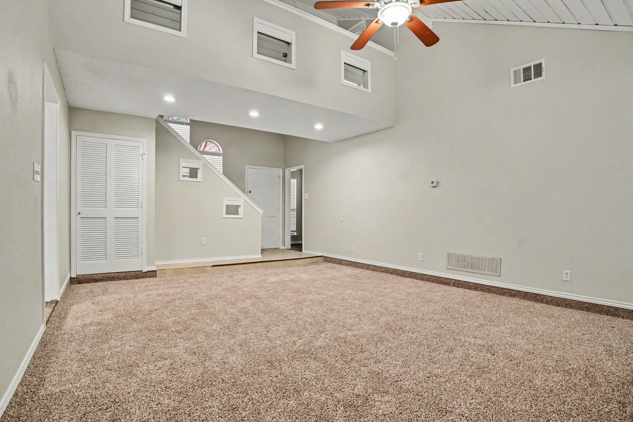 Single Family Residence For Sale in Tarrant County , 4715 Burning Springs Drive, Arlington, Texas 76017, 3 Bedroom, 2 Bathroom, 2 Garage spaces, 2,224 Sqft, built in 1983, mls#21333156, Real Estate Agent in Arlington, Homes For Sale in Tarrant county, Homes For Sale in Arlington, Realtor in Arlington Texas, Real Estate Brokerage Independent Realty Texas, Luminita Cordes Realtor