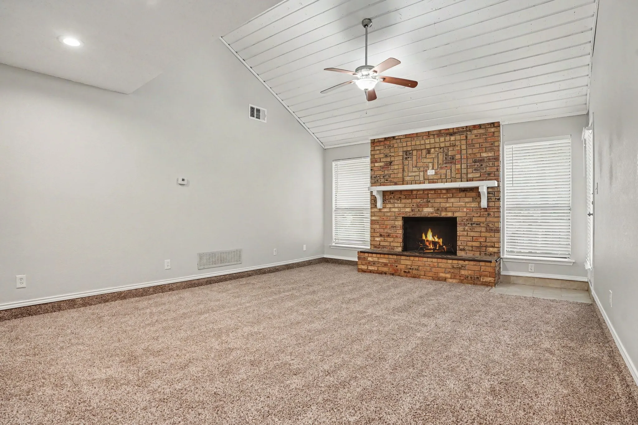 Single Family Residence For Sale in Tarrant County , 4715 Burning Springs Drive, Arlington, Texas 76017, 3 Bedroom, 2 Bathroom, 2 Garage spaces, 2,224 Sqft, built in 1983, mls#21333156, Real Estate Agent in Arlington, Homes For Sale in Tarrant county, Homes For Sale in Arlington, Realtor in Arlington Texas, Real Estate Brokerage Independent Realty Texas, Luminita Cordes Realtor