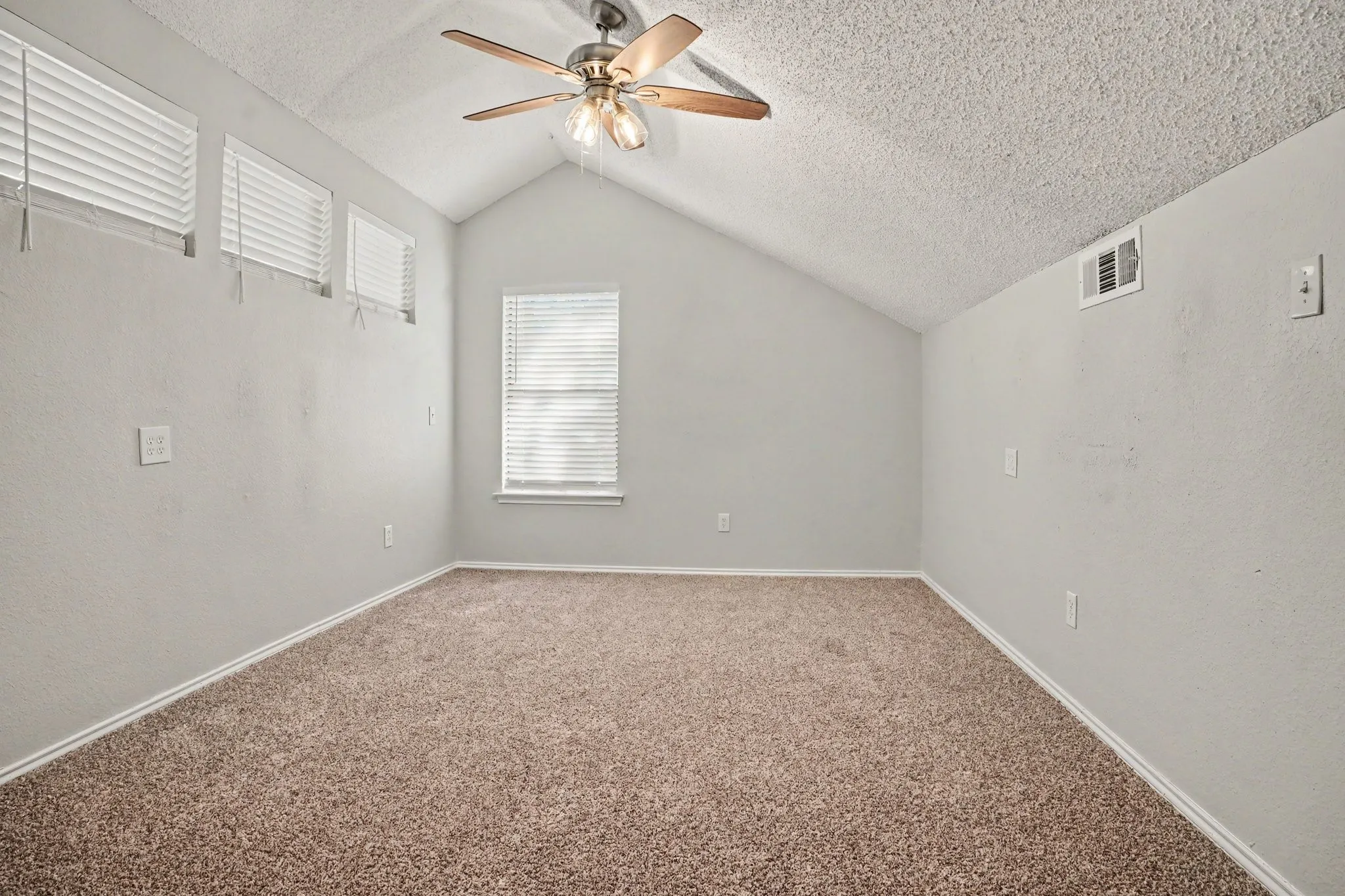 Single Family Residence For Sale in Tarrant County , 4715 Burning Springs Drive, Arlington, Texas 76017, 3 Bedroom, 2 Bathroom, 2 Garage spaces, 2,224 Sqft, built in 1983, mls#21333156, Real Estate Agent in Arlington, Homes For Sale in Tarrant county, Homes For Sale in Arlington, Realtor in Arlington Texas, Real Estate Brokerage Independent Realty Texas, Luminita Cordes Realtor