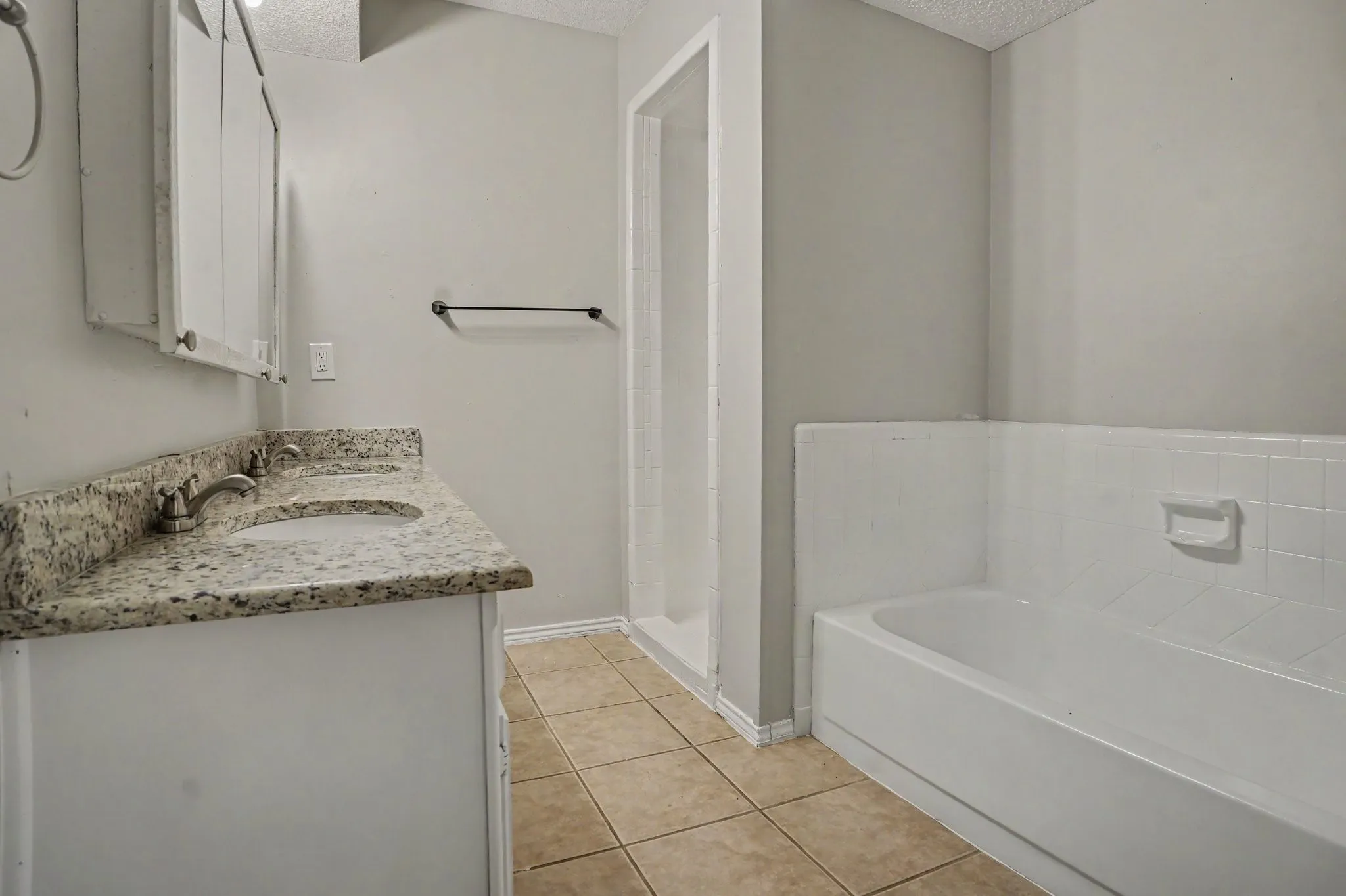 Single Family Residence For Sale in Tarrant County , 4715 Burning Springs Drive, Arlington, Texas 76017, 3 Bedroom, 2 Bathroom, 2 Garage spaces, 2,224 Sqft, built in 1983, mls#21333156, Real Estate Agent in Arlington, Homes For Sale in Tarrant county, Homes For Sale in Arlington, Realtor in Arlington Texas, Real Estate Brokerage Independent Realty Texas, Luminita Cordes Realtor