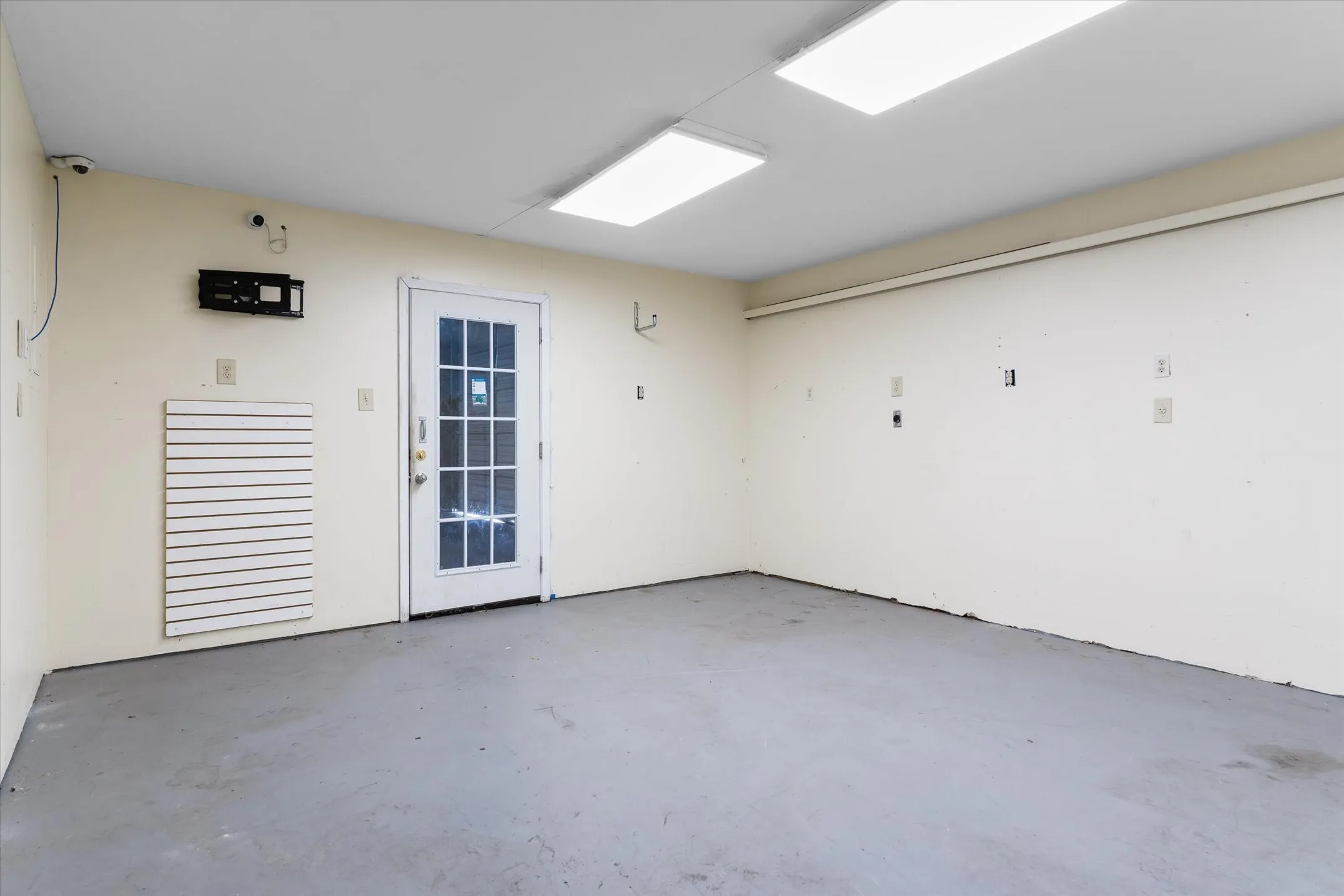 Business For Rent in Dallas County , 200 Cypress Street, Seagoville, Texas 75159, 0, 0, Garage spaces, 0 Sqft, built in 1999, mls#21329618, Real Estate Agent in Seagoville, Homes For Rent in Dallas county, Homes For Rent in Seagoville, Realtor in Seagoville Texas, Real Estate Brokerage Independent Realty Texas, Luminita Cordes Realtor