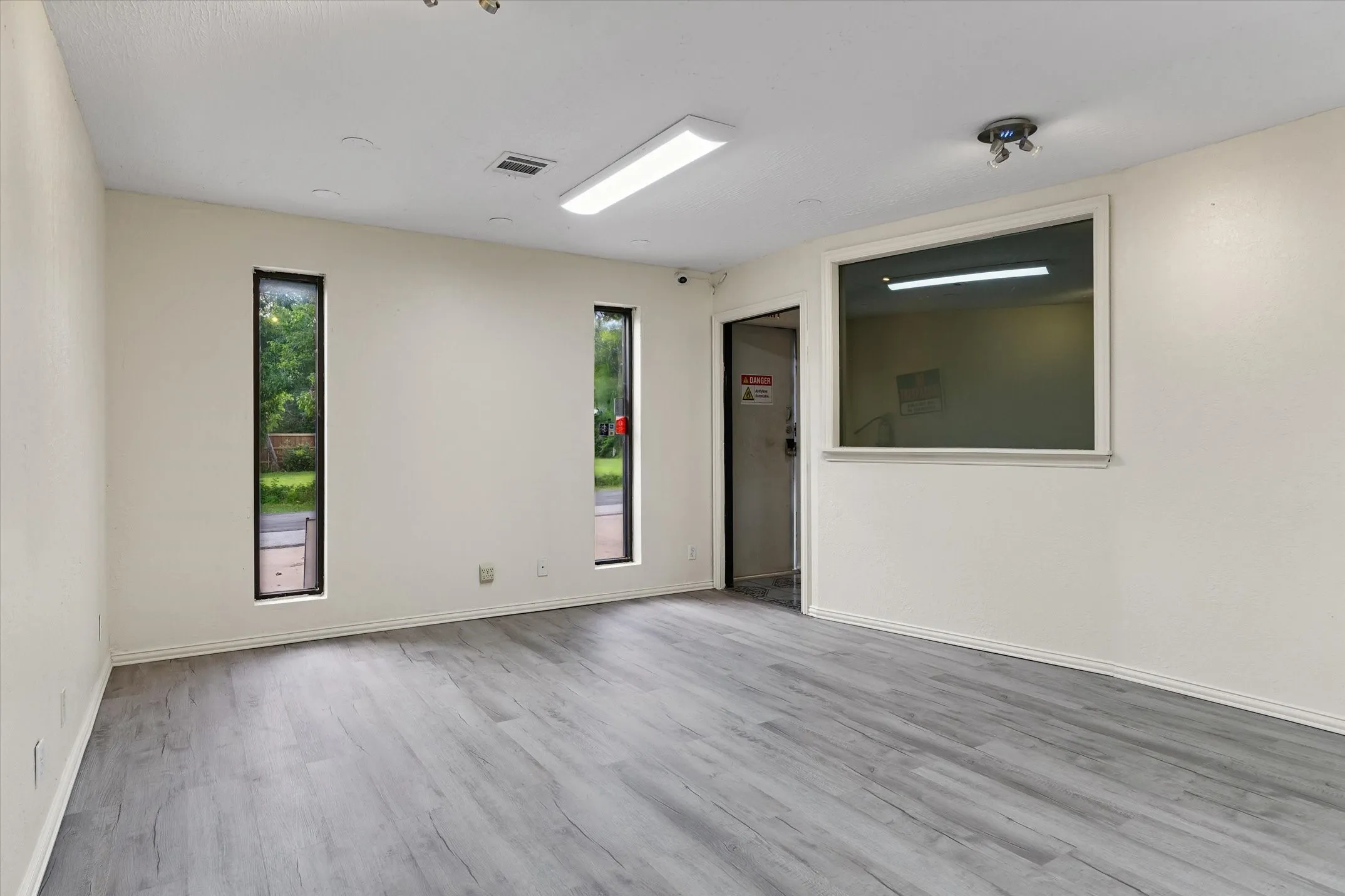 Business For Rent in Dallas County , 200 Cypress Street, Seagoville, Texas 75159, 0, 0, Garage spaces, 0 Sqft, built in 1999, mls#21329618, Real Estate Agent in Seagoville, Homes For Rent in Dallas county, Homes For Rent in Seagoville, Realtor in Seagoville Texas, Real Estate Brokerage Independent Realty Texas, Luminita Cordes Realtor