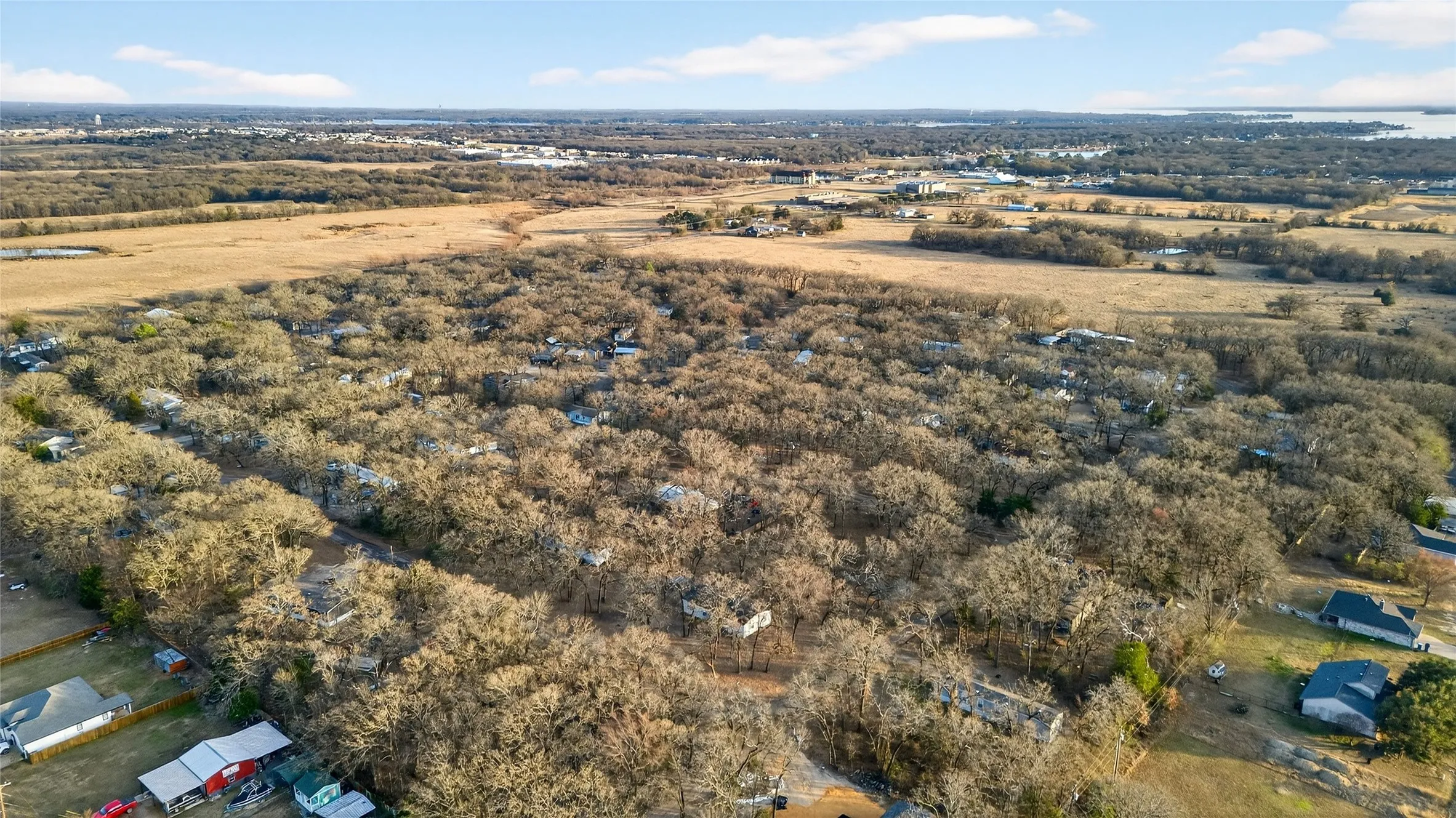 Manufactured Home For Sale in Henderson County , 237 Wildflower Drive, Gun Barrel City, Texas 75156, 3 Bedroom, 2 Bathroom, Garage spaces, 1,344 Sqft, built in 2000, mls#21333471, Real Estate Agent in Gun Barrel City, Homes For Sale in Henderson county, Homes For Sale in Gun Barrel City, Realtor in Gun Barrel City Texas, Real Estate Brokerage Independent Realty Texas, Luminita Cordes Realtor
